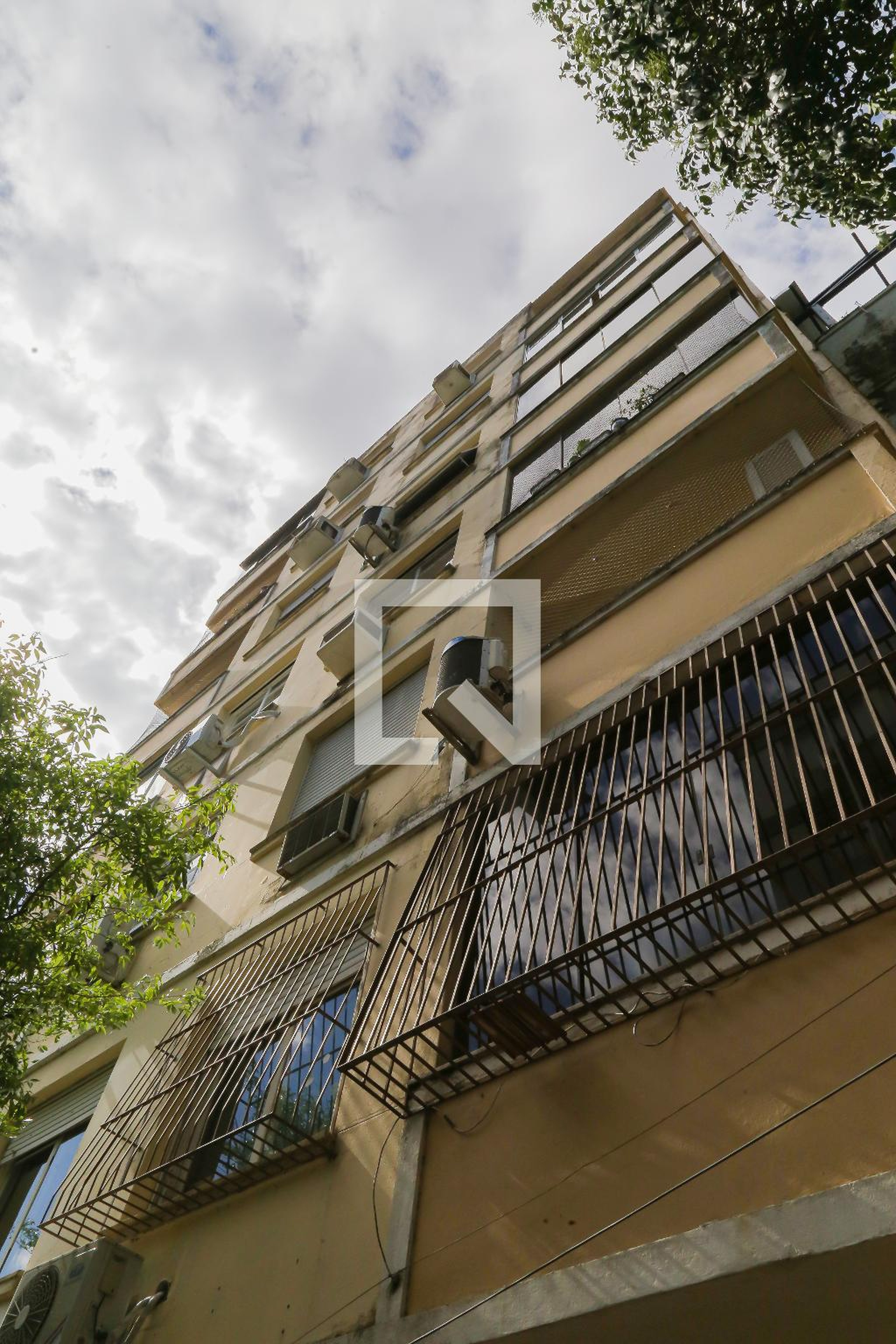 Fachada Condomínio em Rua General Portinho, 366