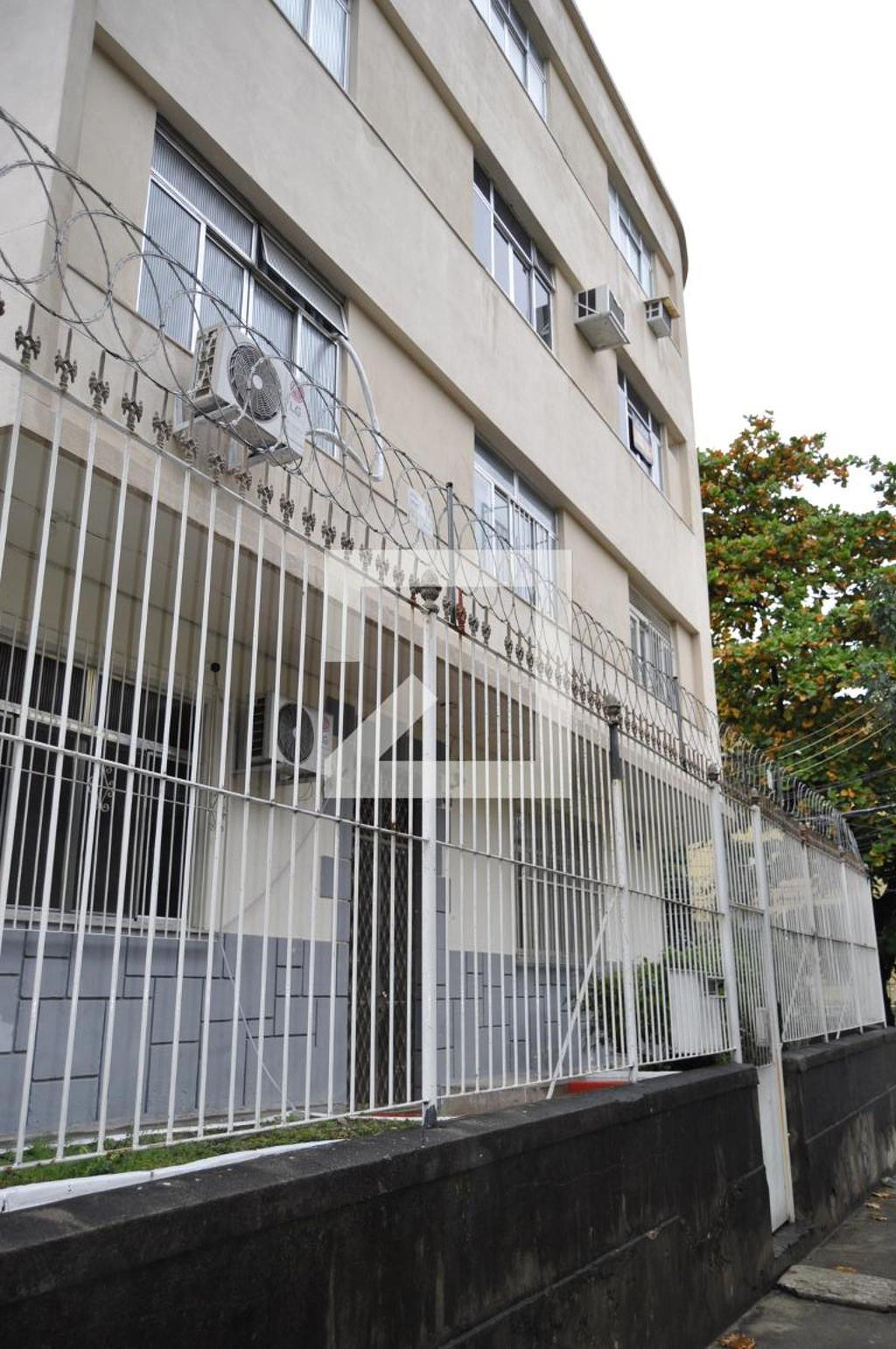 Fachada Condomínio em Rua Gregório Neves, 311