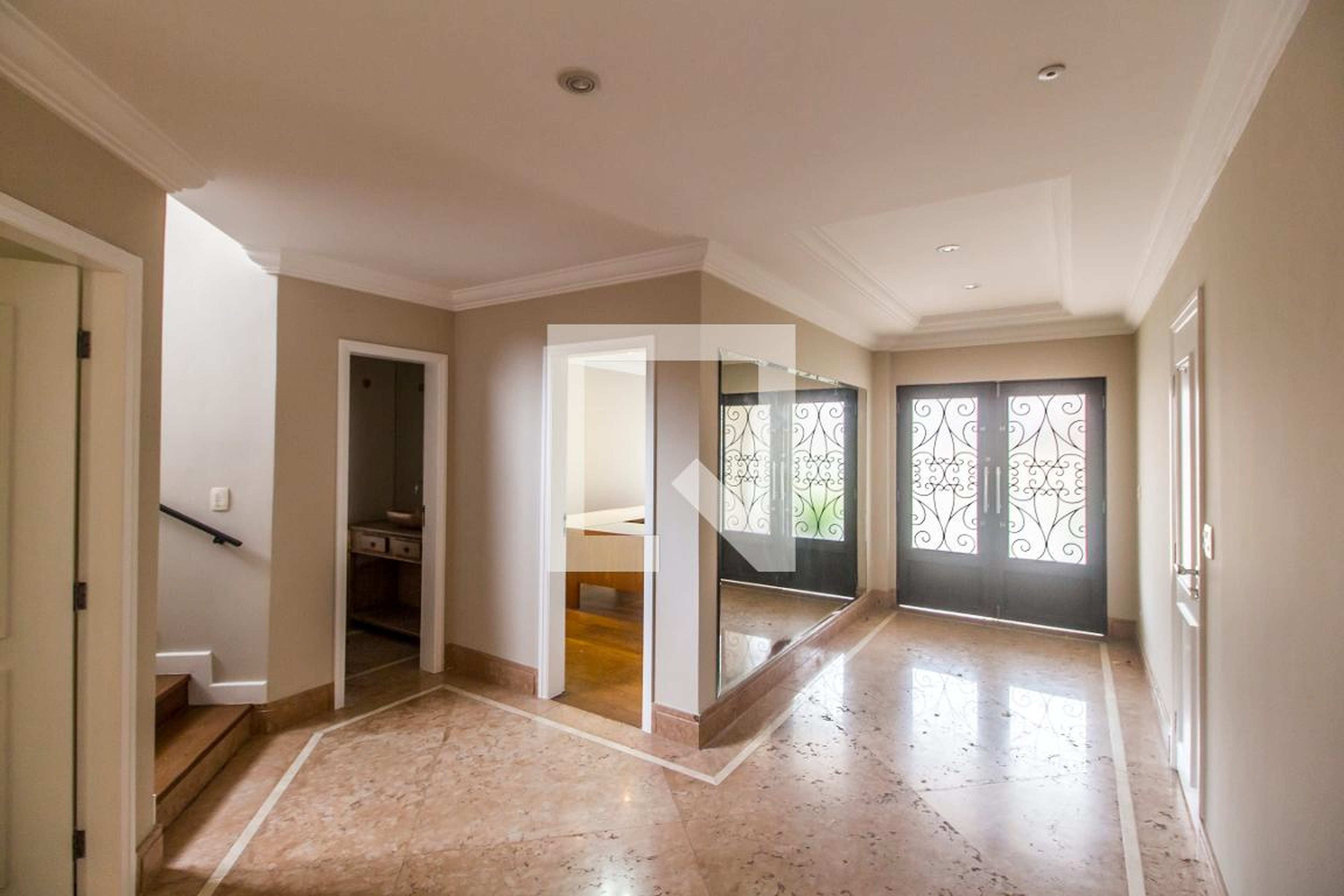 Hall de entrada Condomínio em Alameda Uruguai, 67