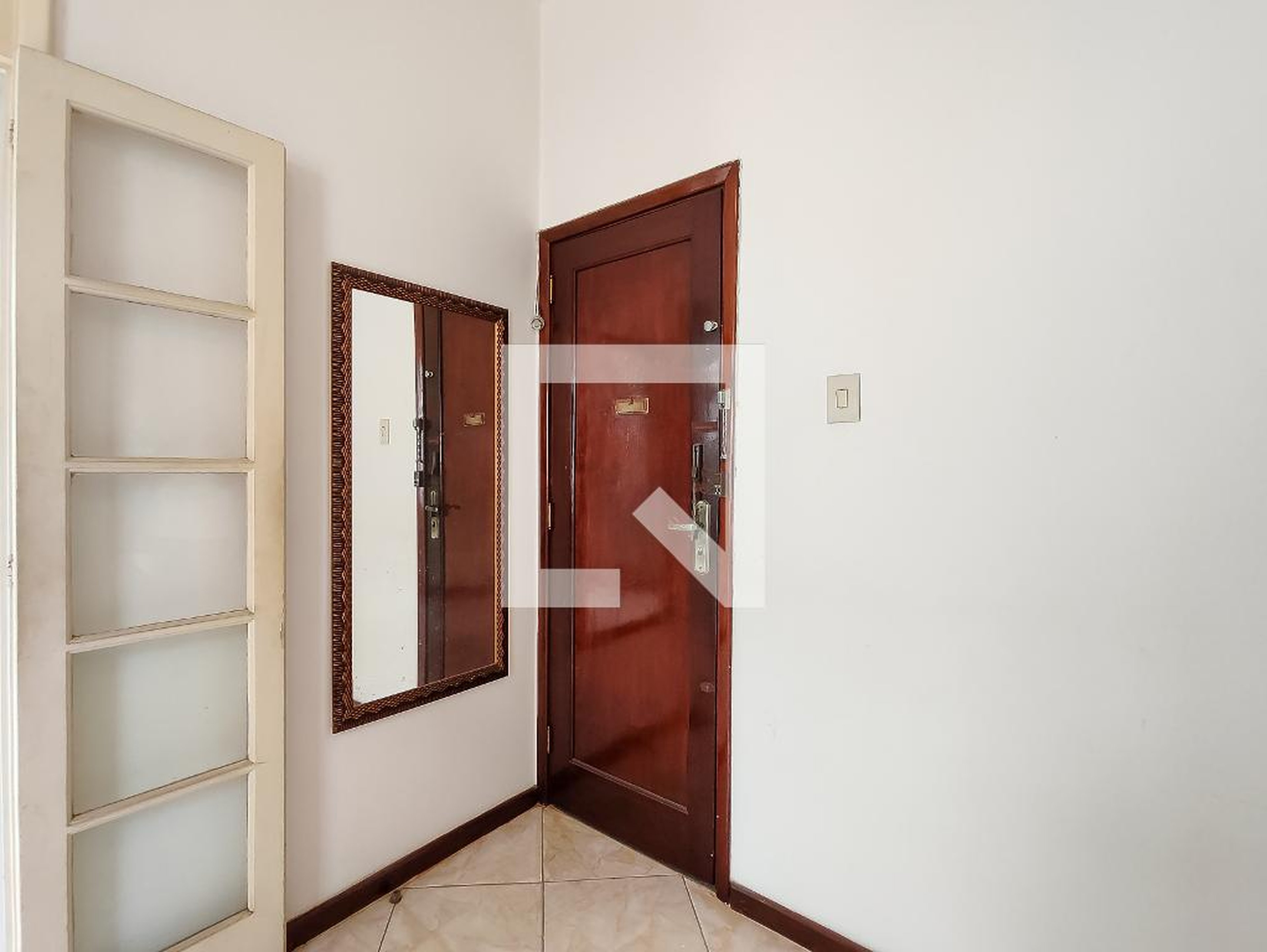 Entrada Condomínio em Rua Grajaú, 238