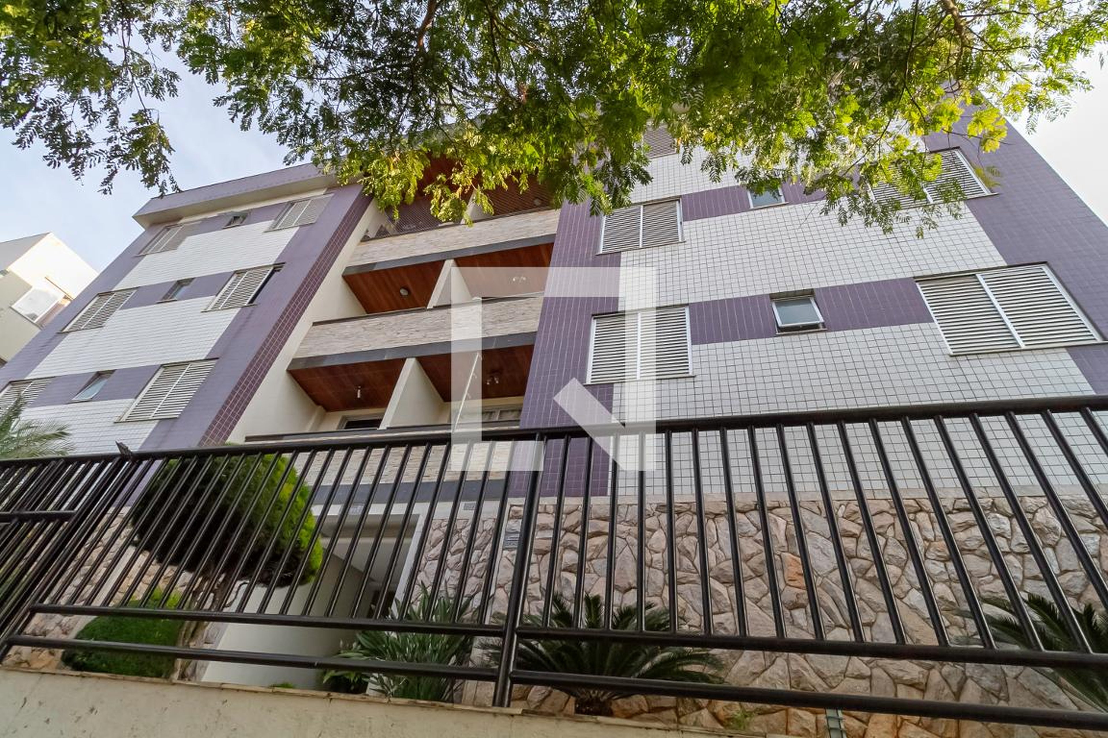 Fachada Condomínio em Rua José Mendes de Carvalho, 257