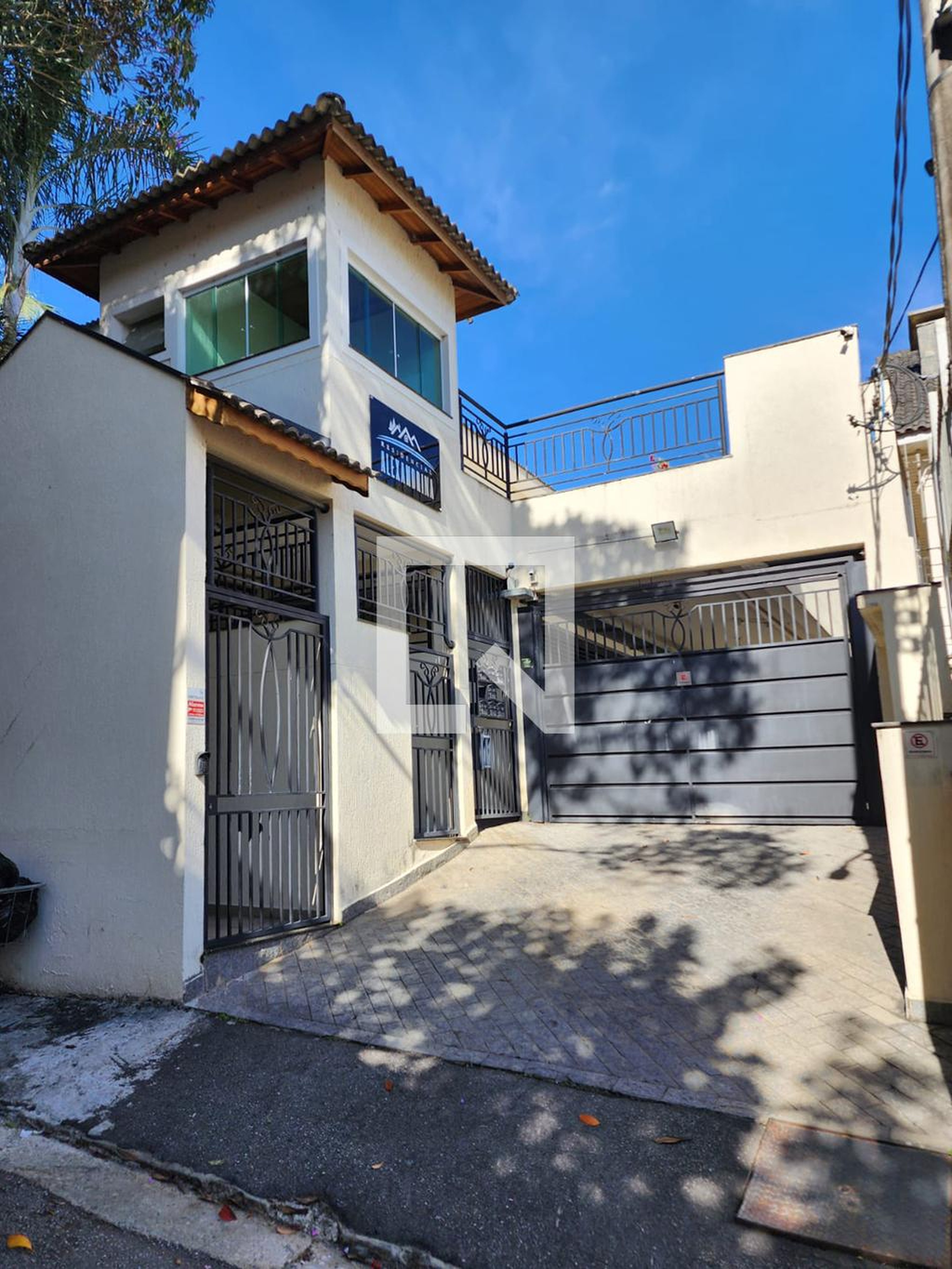 Entrada Condomínio em Rua Alexandrina, 27