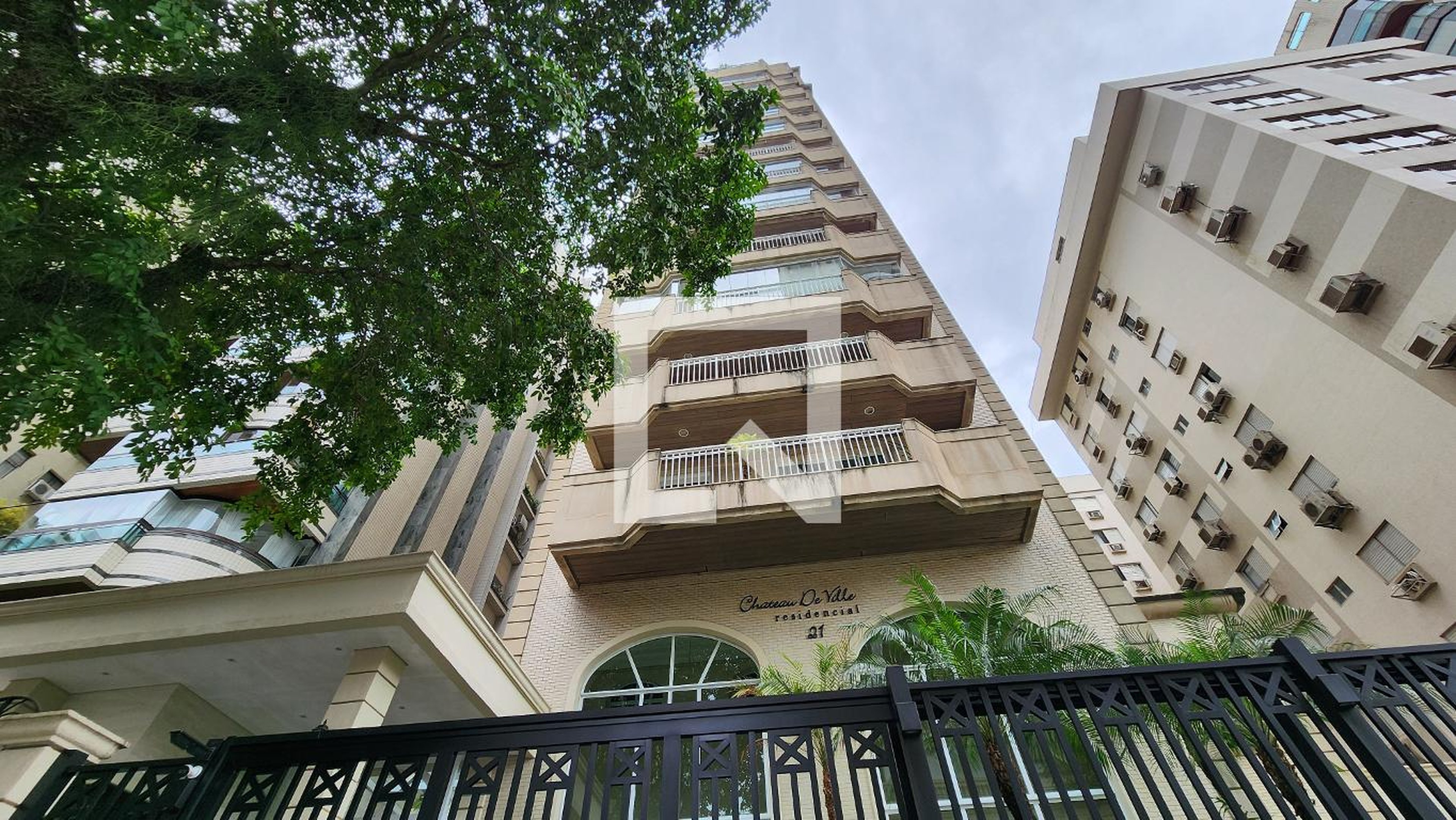 Fachada Condomínio Chateau de ville
