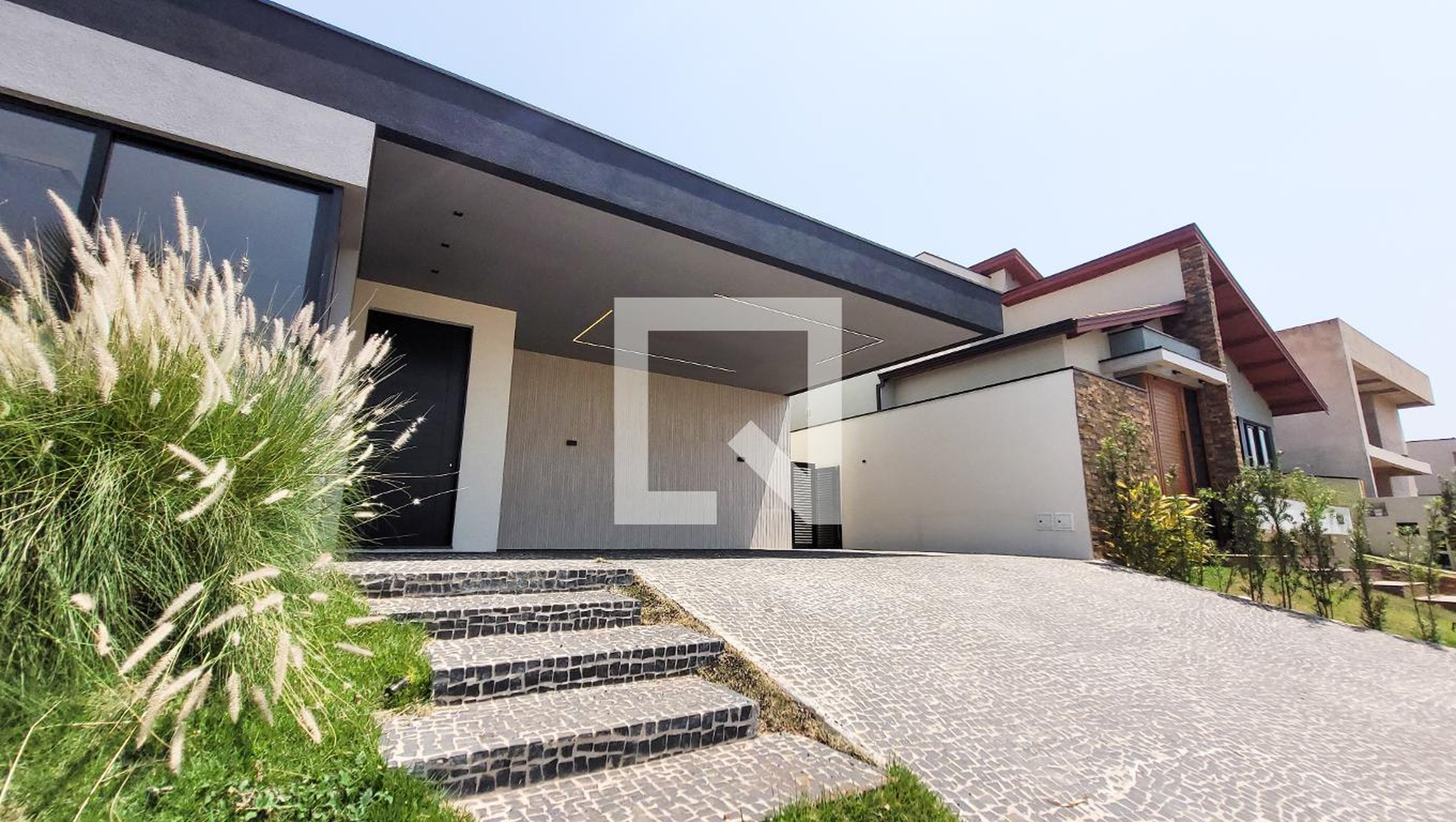 Fachada Condomínio em Rua Sérgio Bortolotto, 137