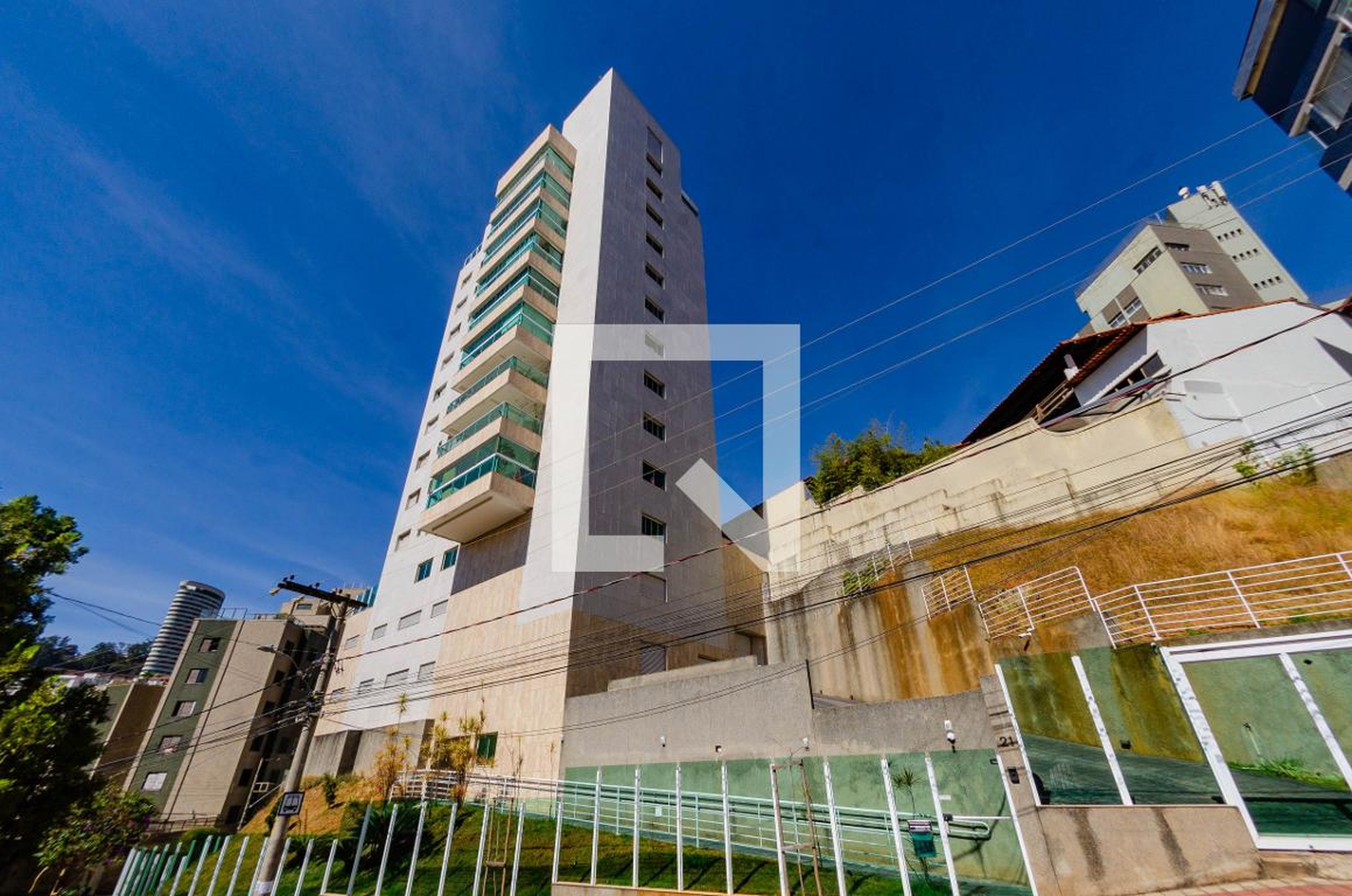 Fachada Condomínio em Rua Gururi, 21