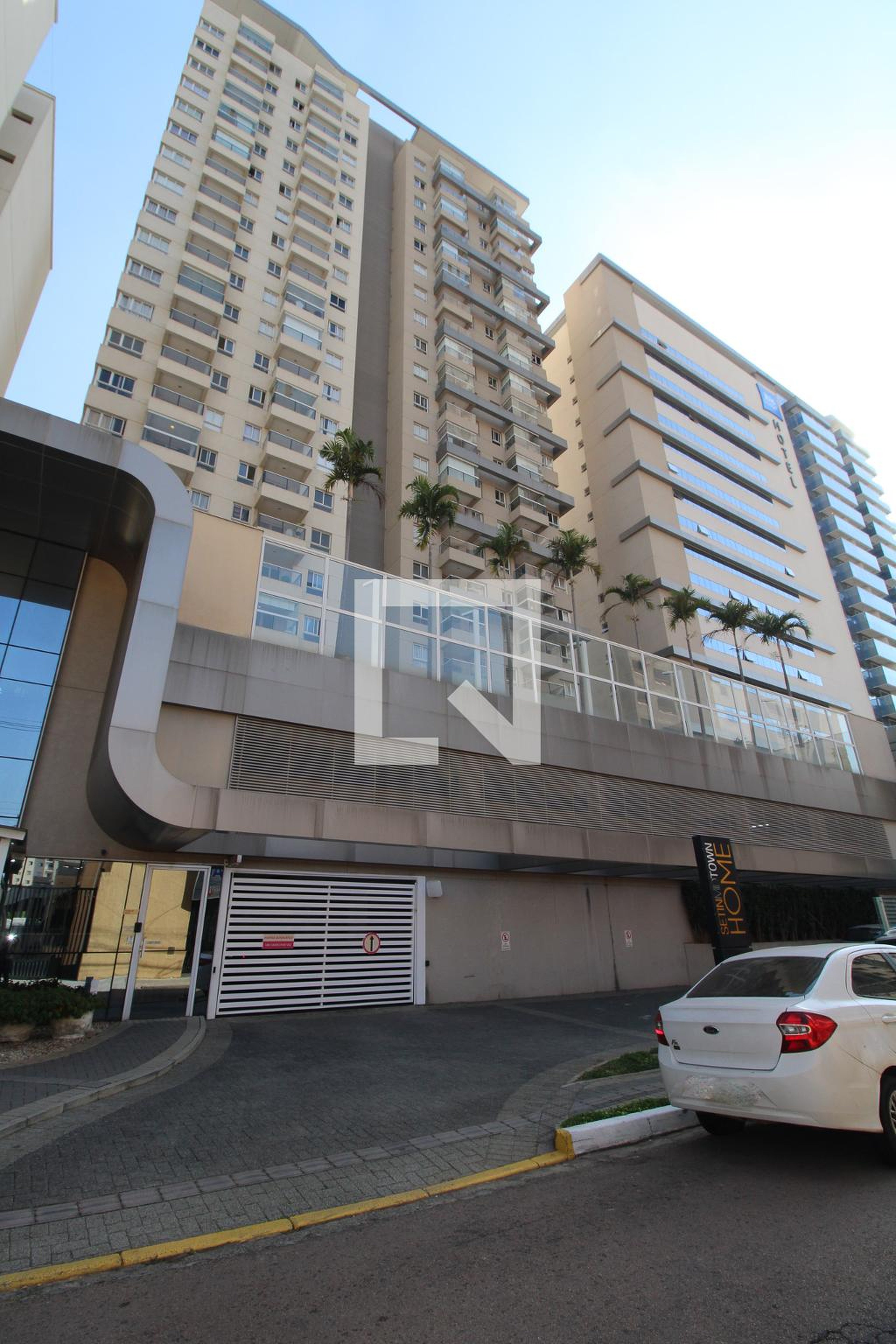 Fachada do condomínio Condomínio Setin Midtown Aquidaban