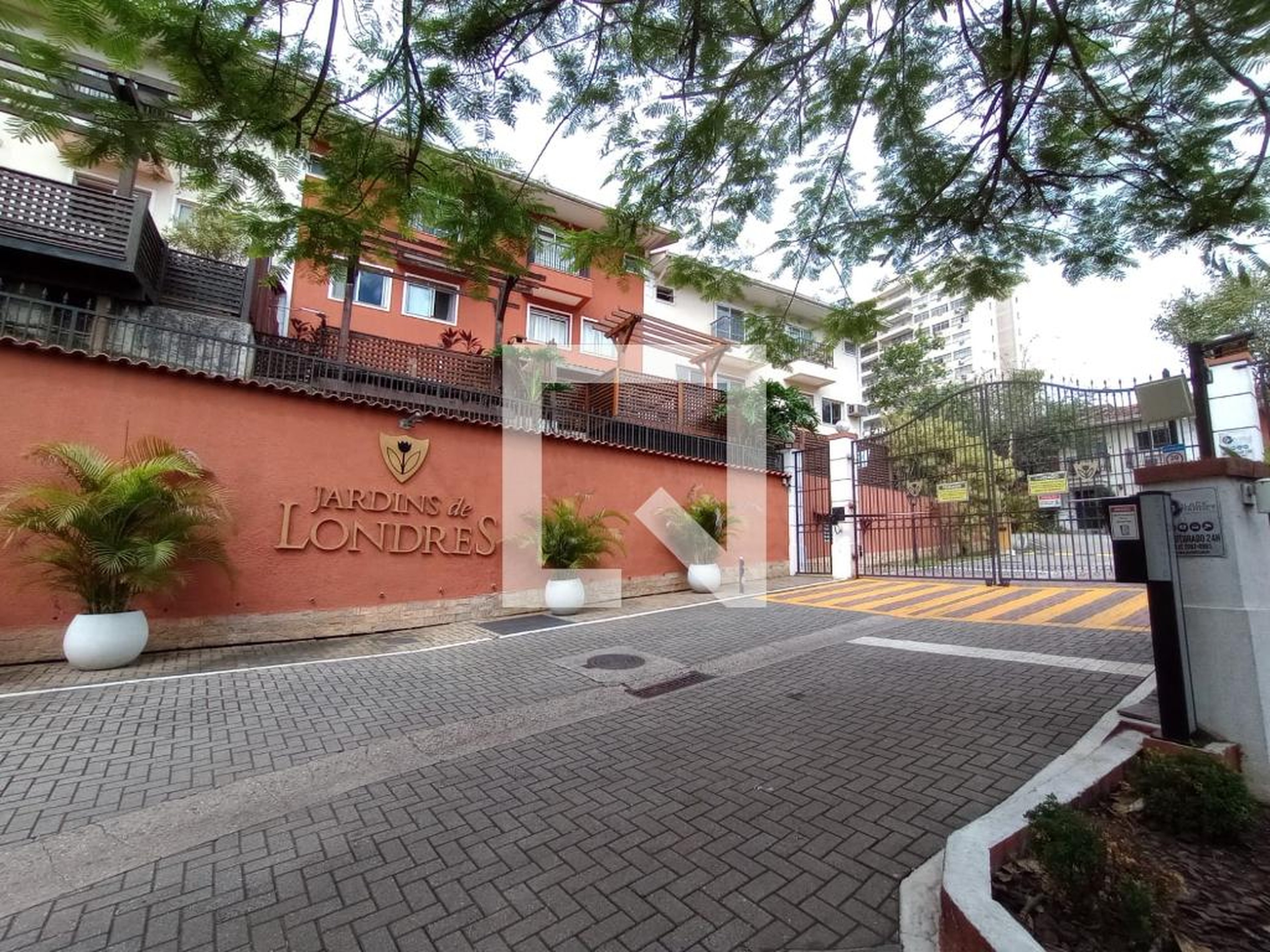 Fachada Condomínio em Estrada do Pau-Ferro, 710