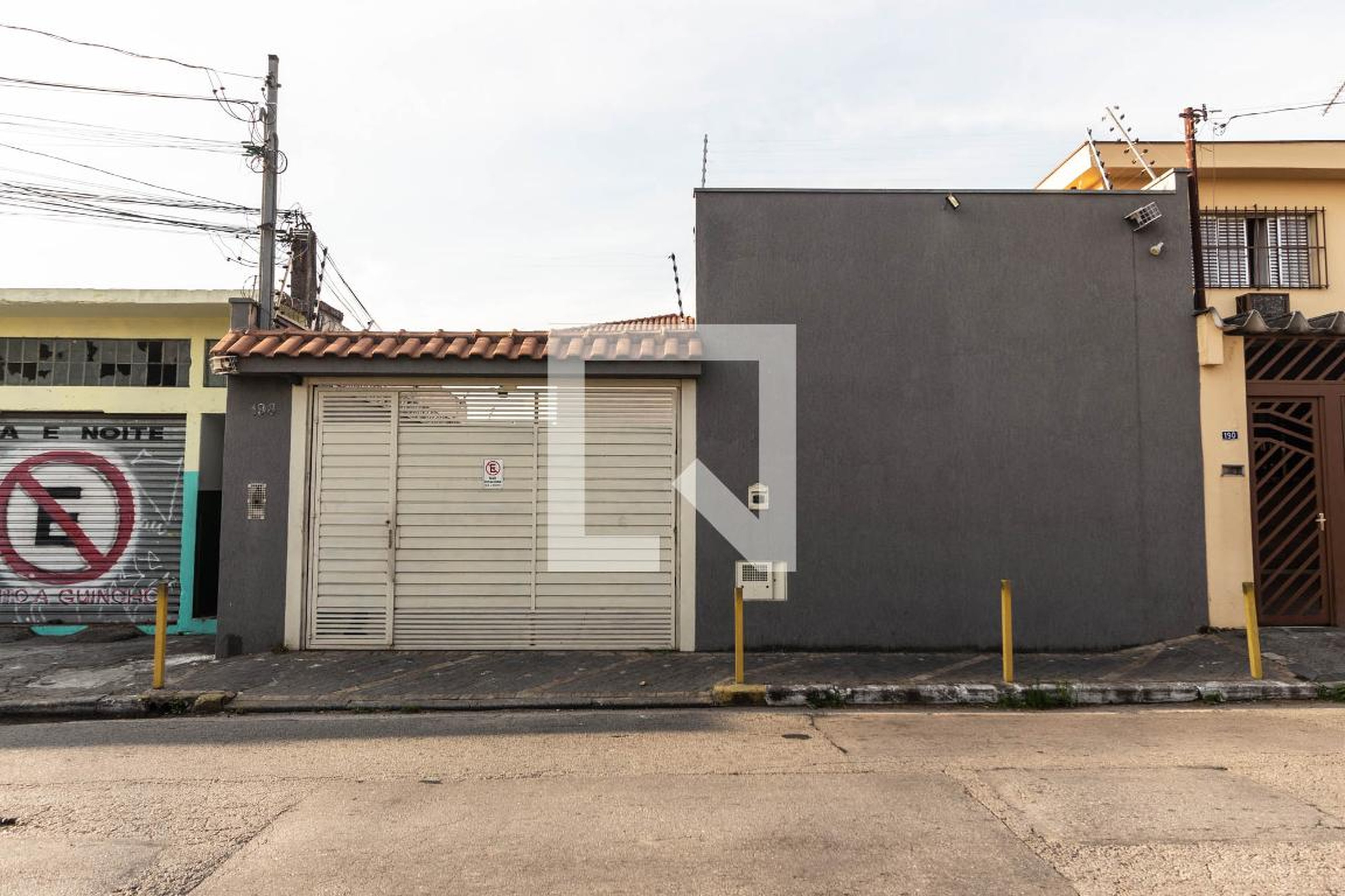 Fachada Condomínio em Rua Vinte E Oito de Janeiro, 196