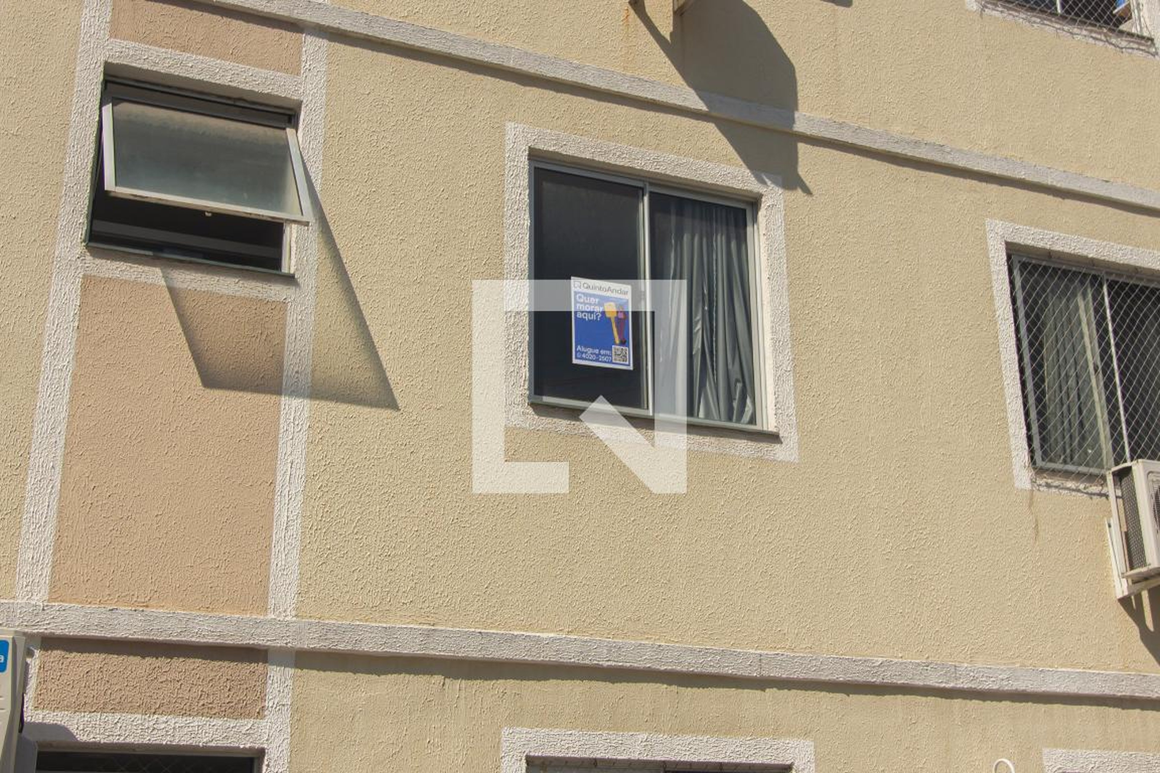 Fachada Condomínio em Rua das Amendoeiras, 154