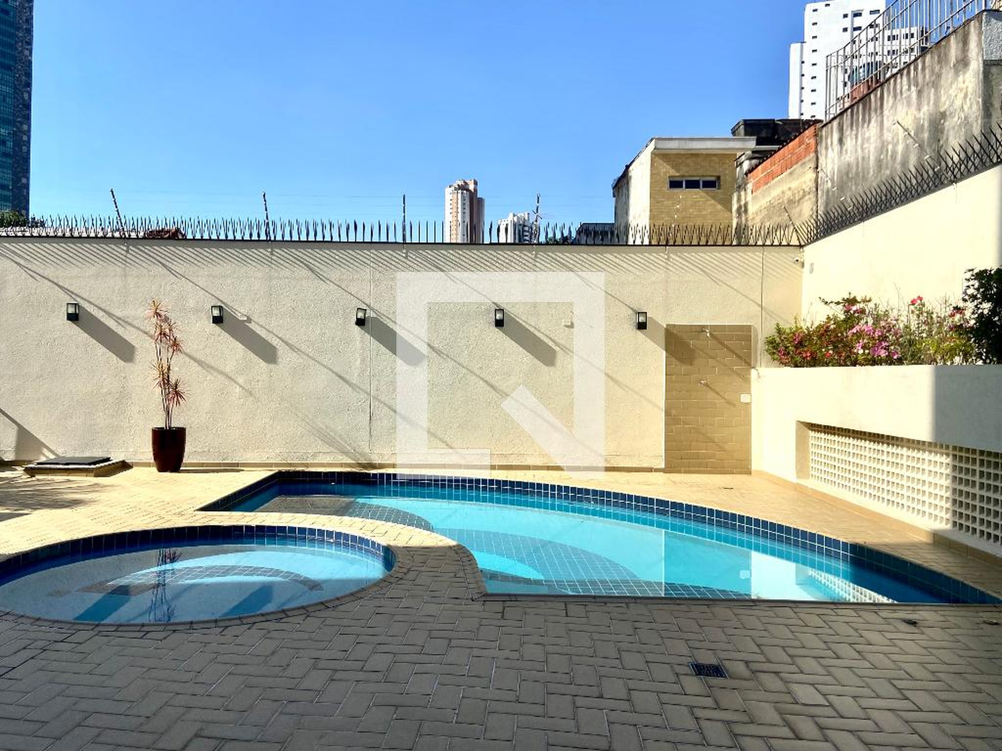 Piscina - Edifício Spazio Pozelli