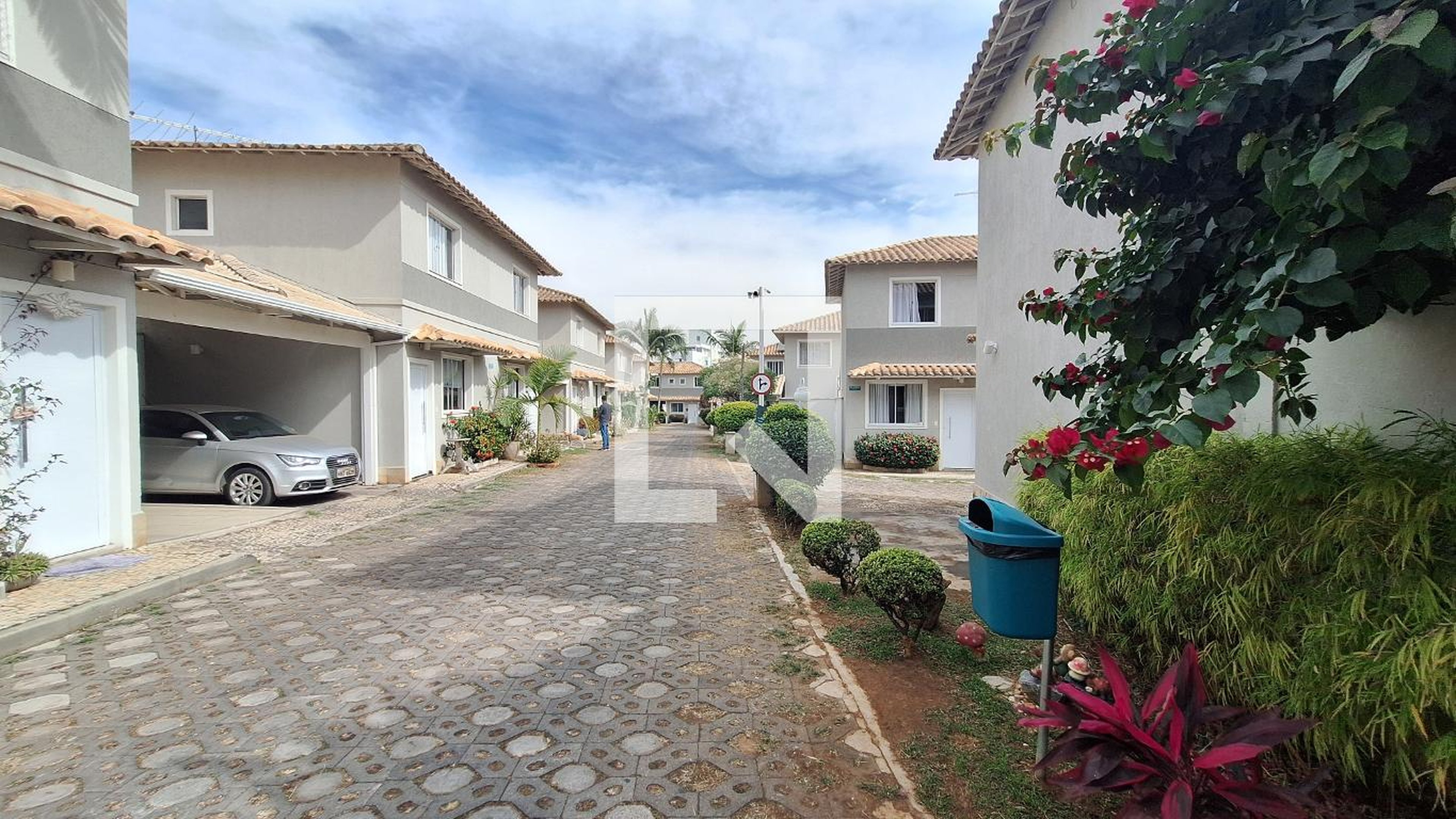 Condomínio - Village Firense