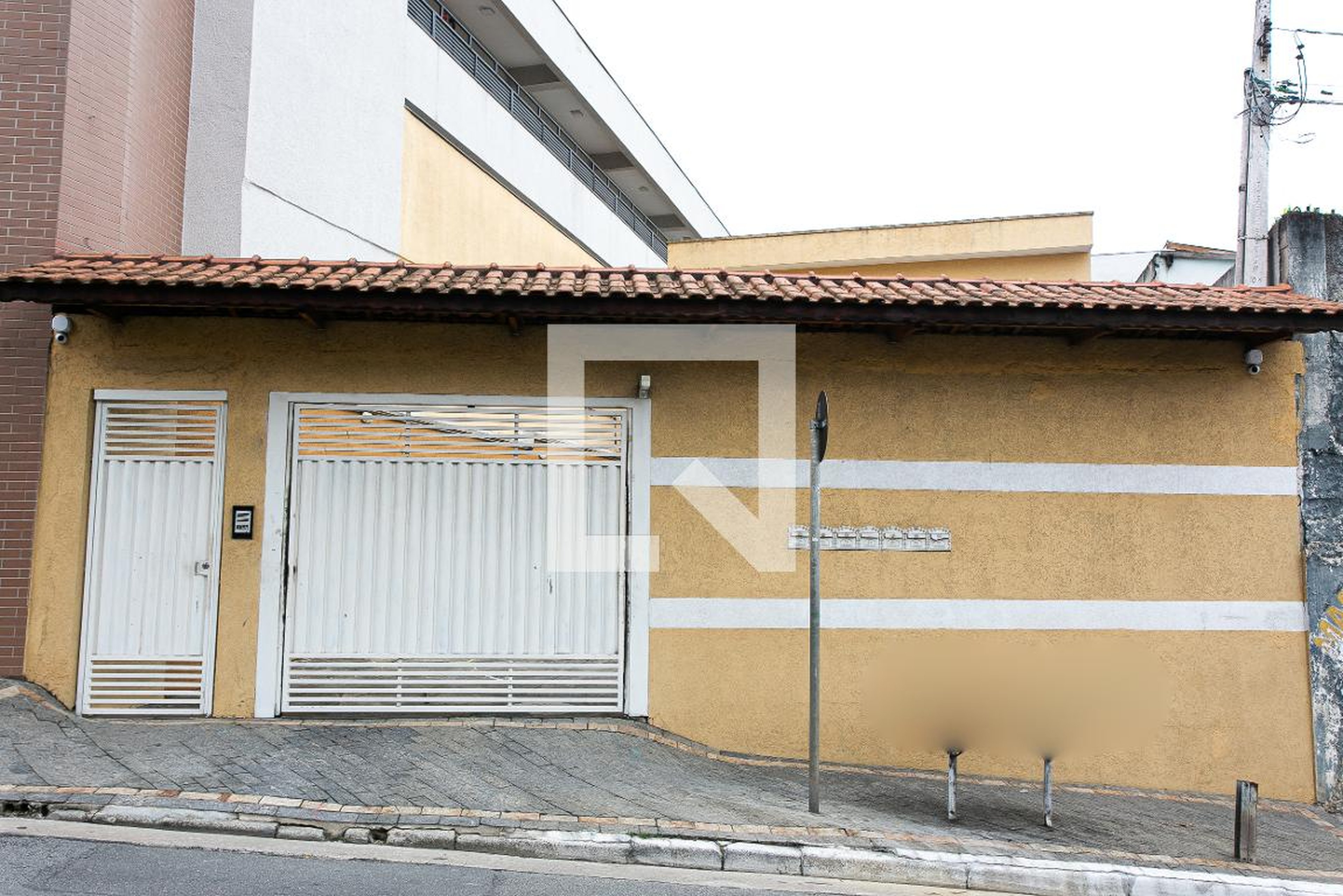 Fachada Condomínio em Rua Filipe Galvão, 172