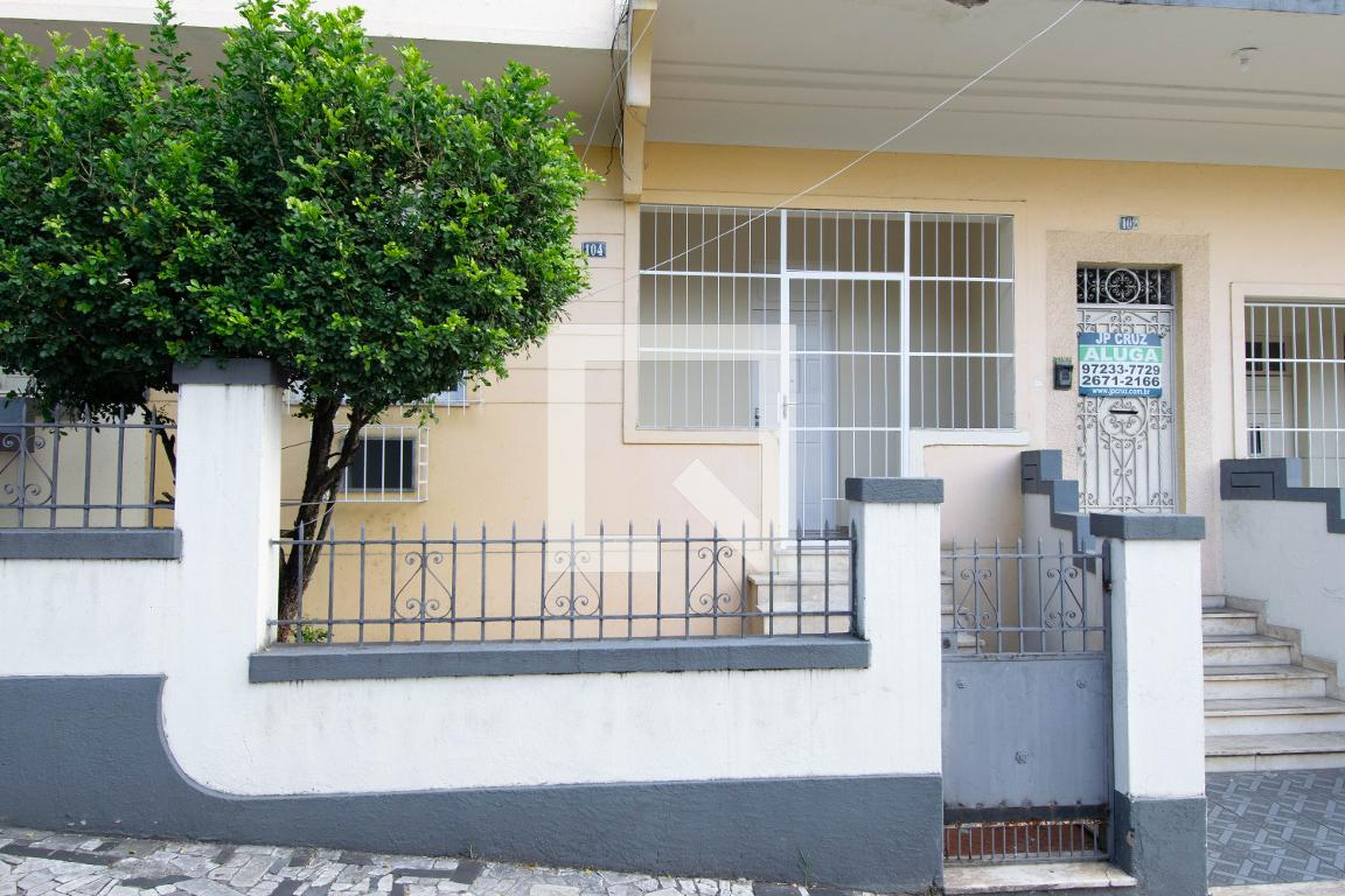 Fachada Condomínio em Rua Cardoso Bessa, 104