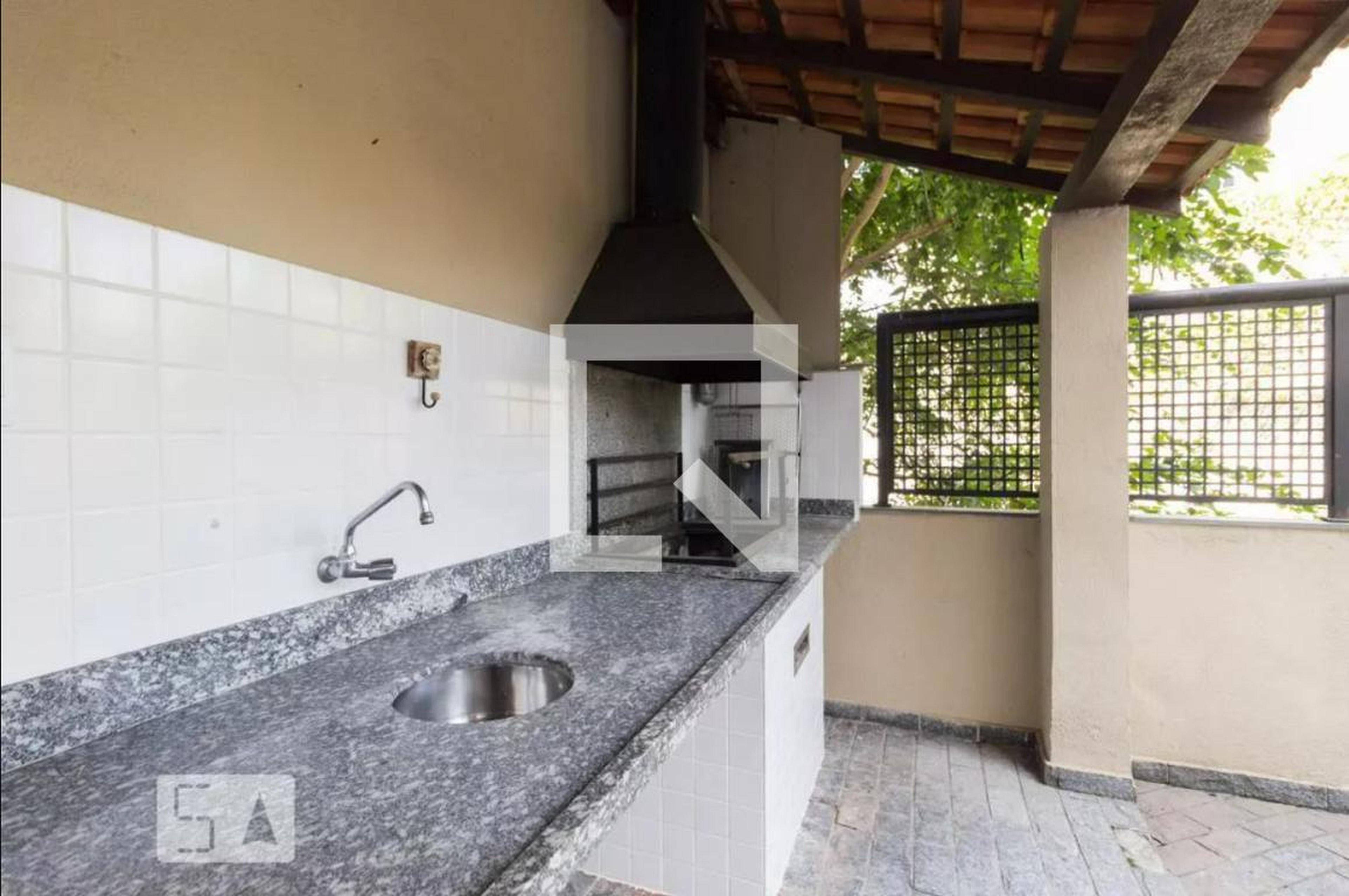 Churrasqueira - Modern Home Santana