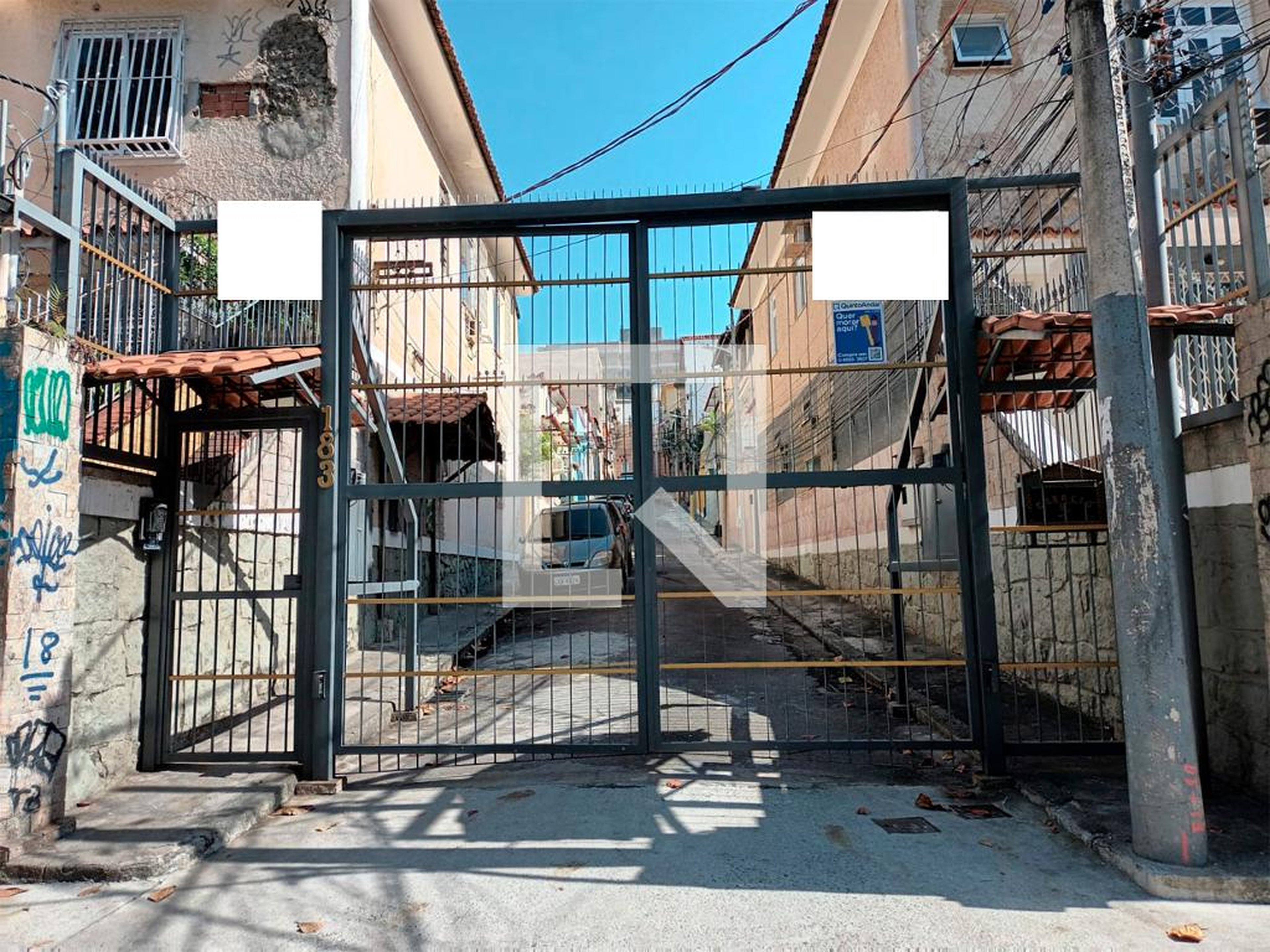 Fachada Condomínio em Rua Aristides Caire, 183