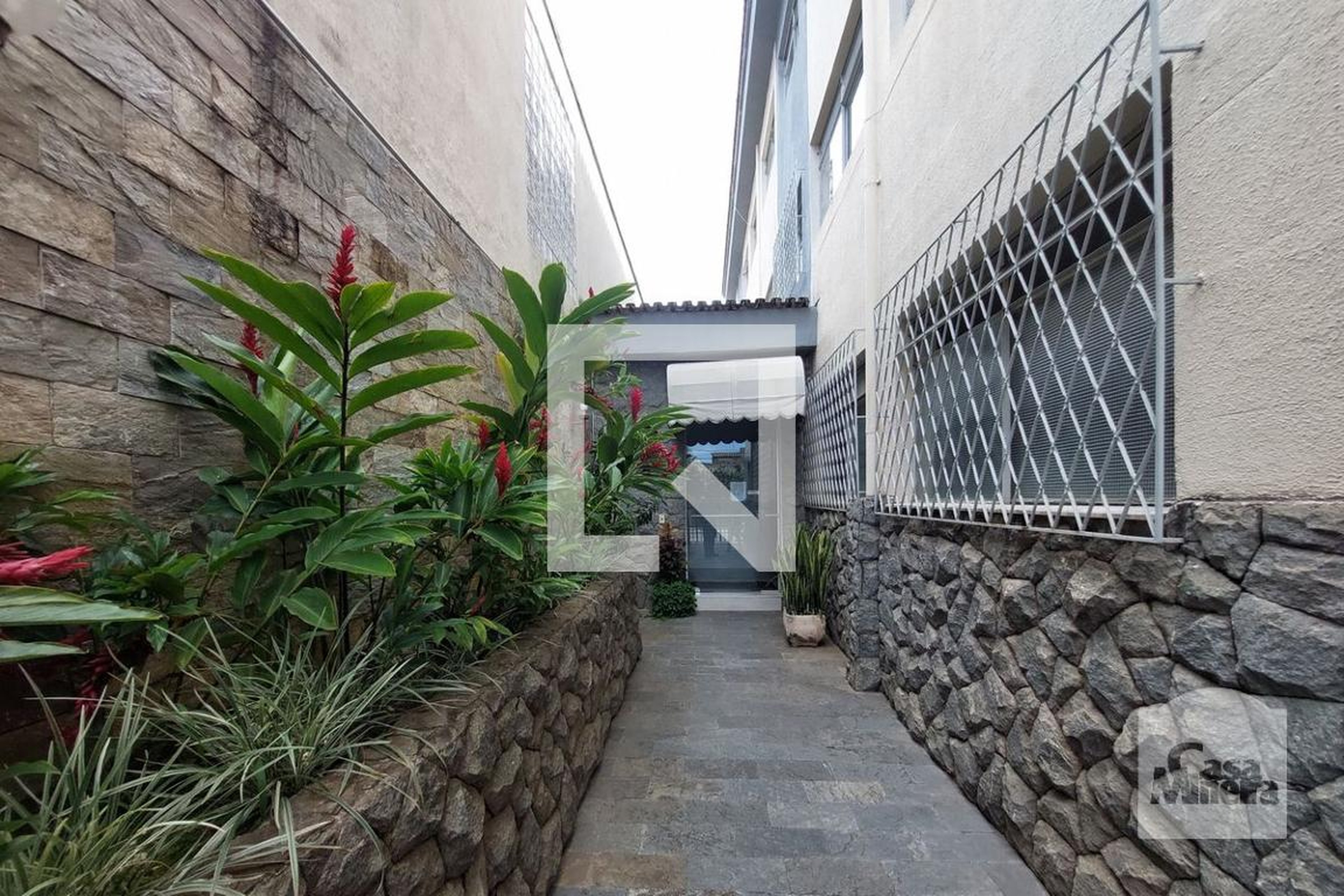 Entrada do prédio - Canaa