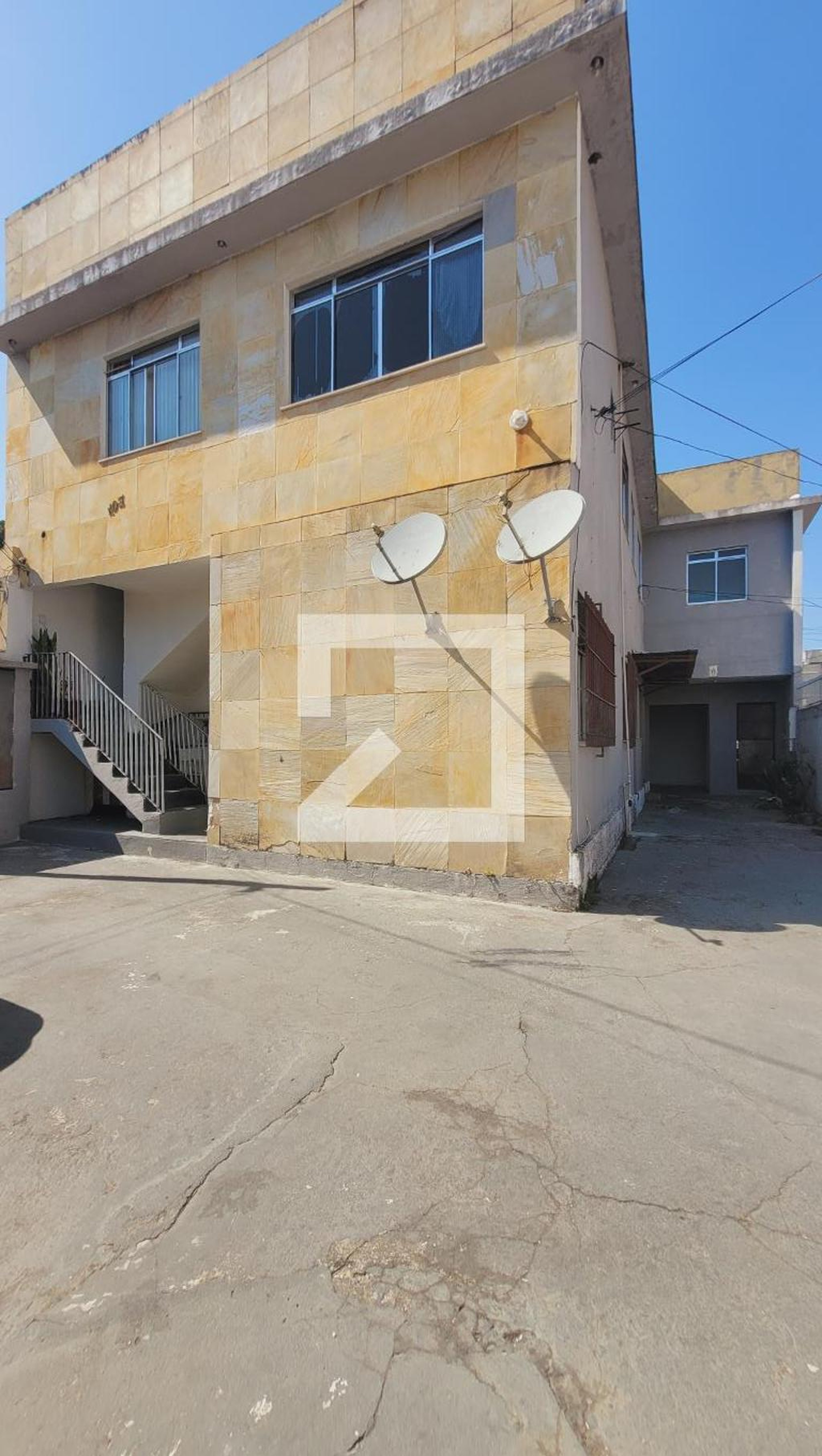 Fachada Condomínio em Rua Adalgisa Aleixo, 103