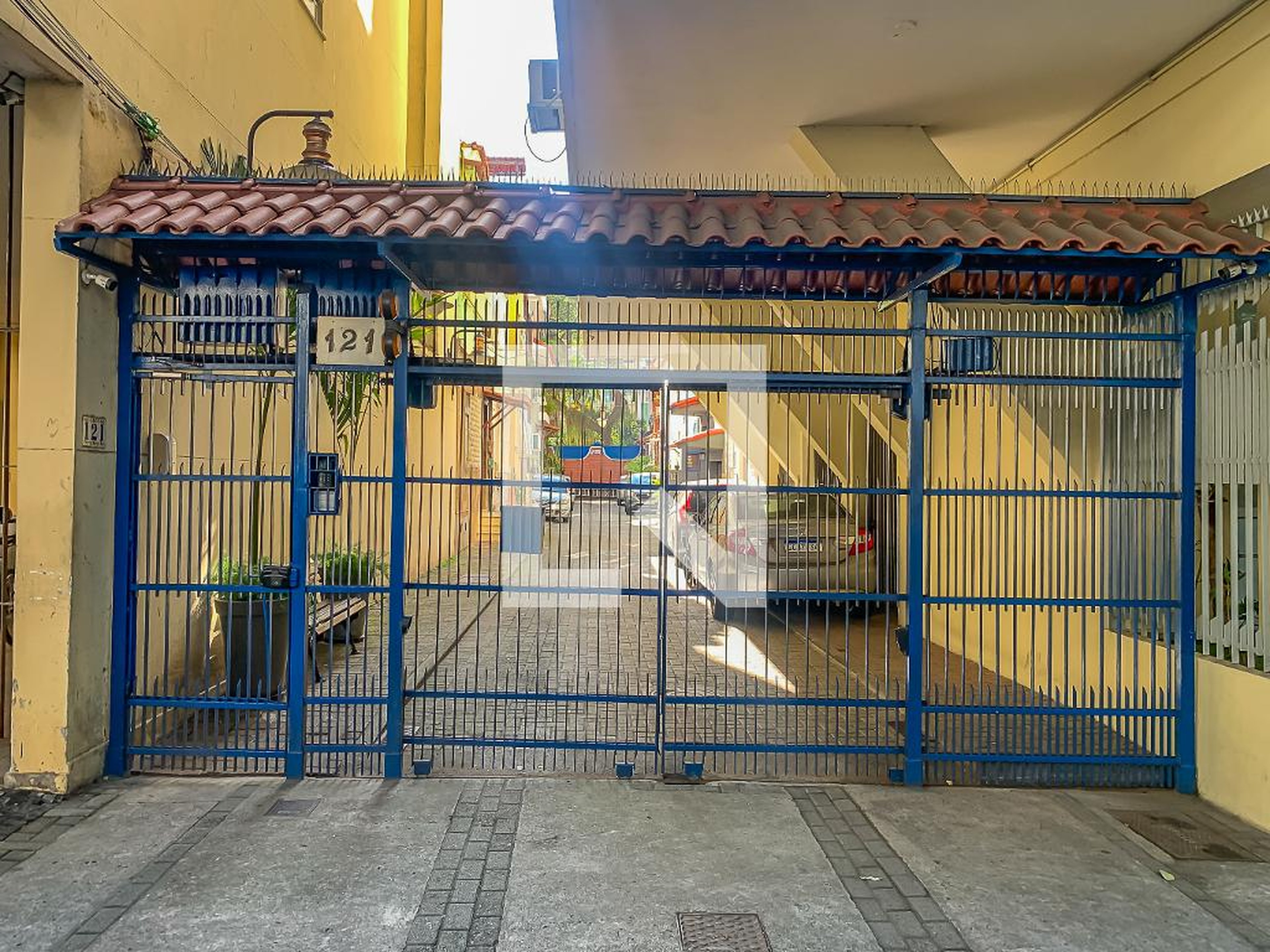 Fachada Condomínio em Rua Dona Mariana, 121