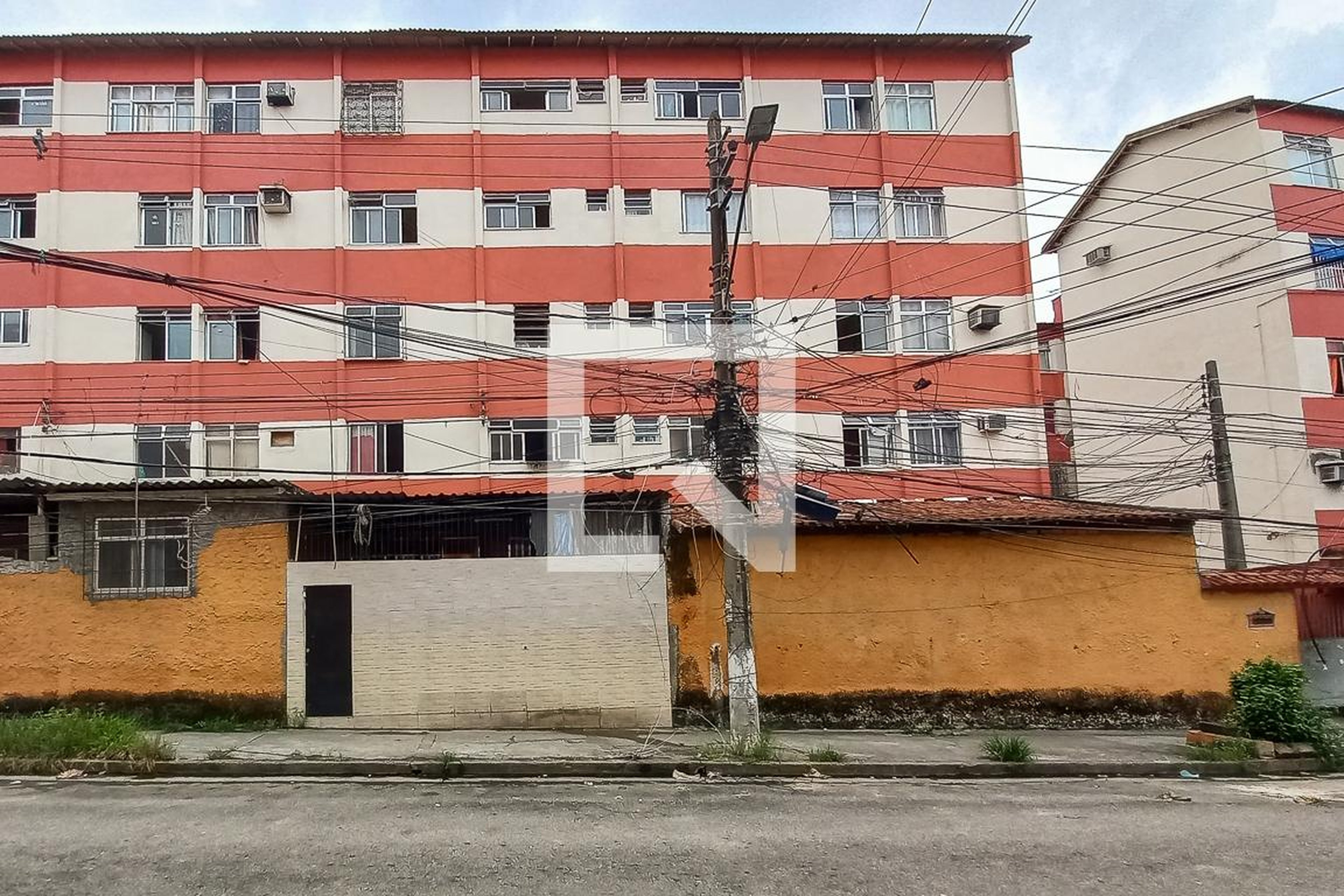 Fachada do Prédio Condomínio em Rua Carbonita, 162