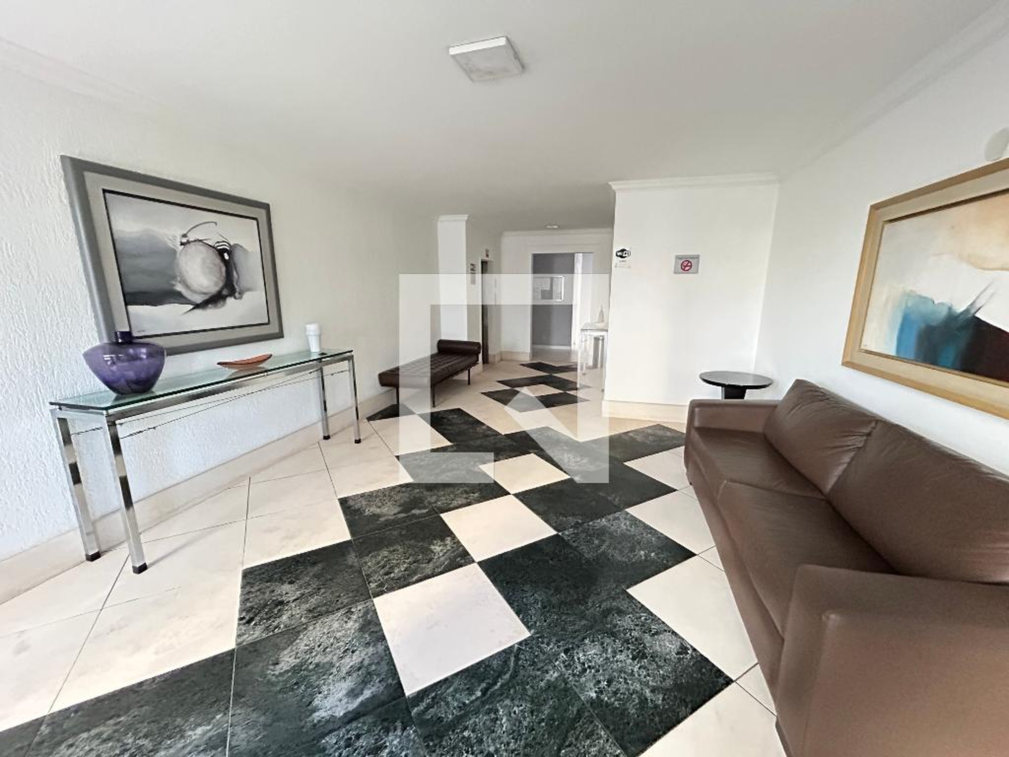 Hall de entrada Condomínio em Rua Brentano, 850