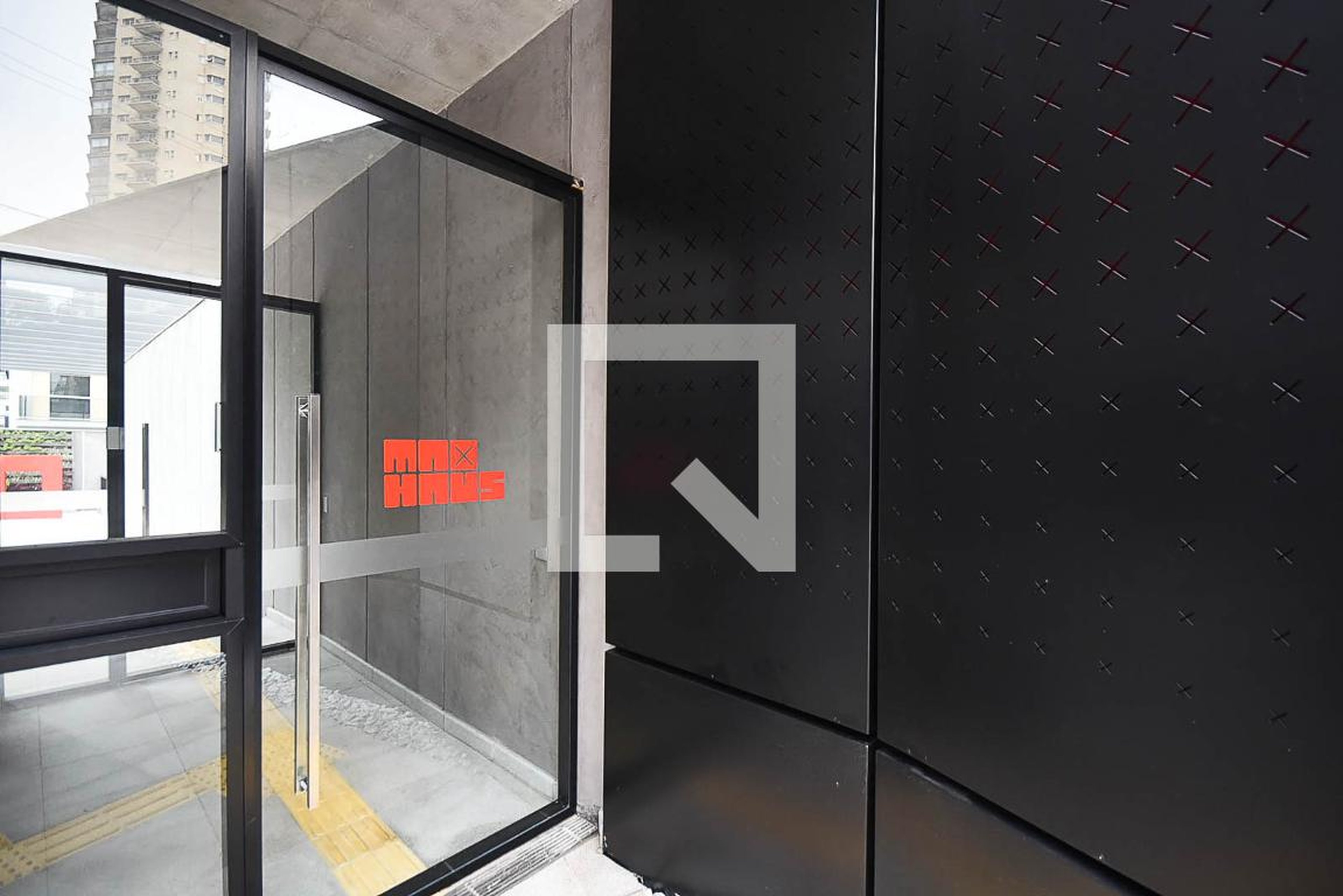 Entrada - Maxhaus BLX