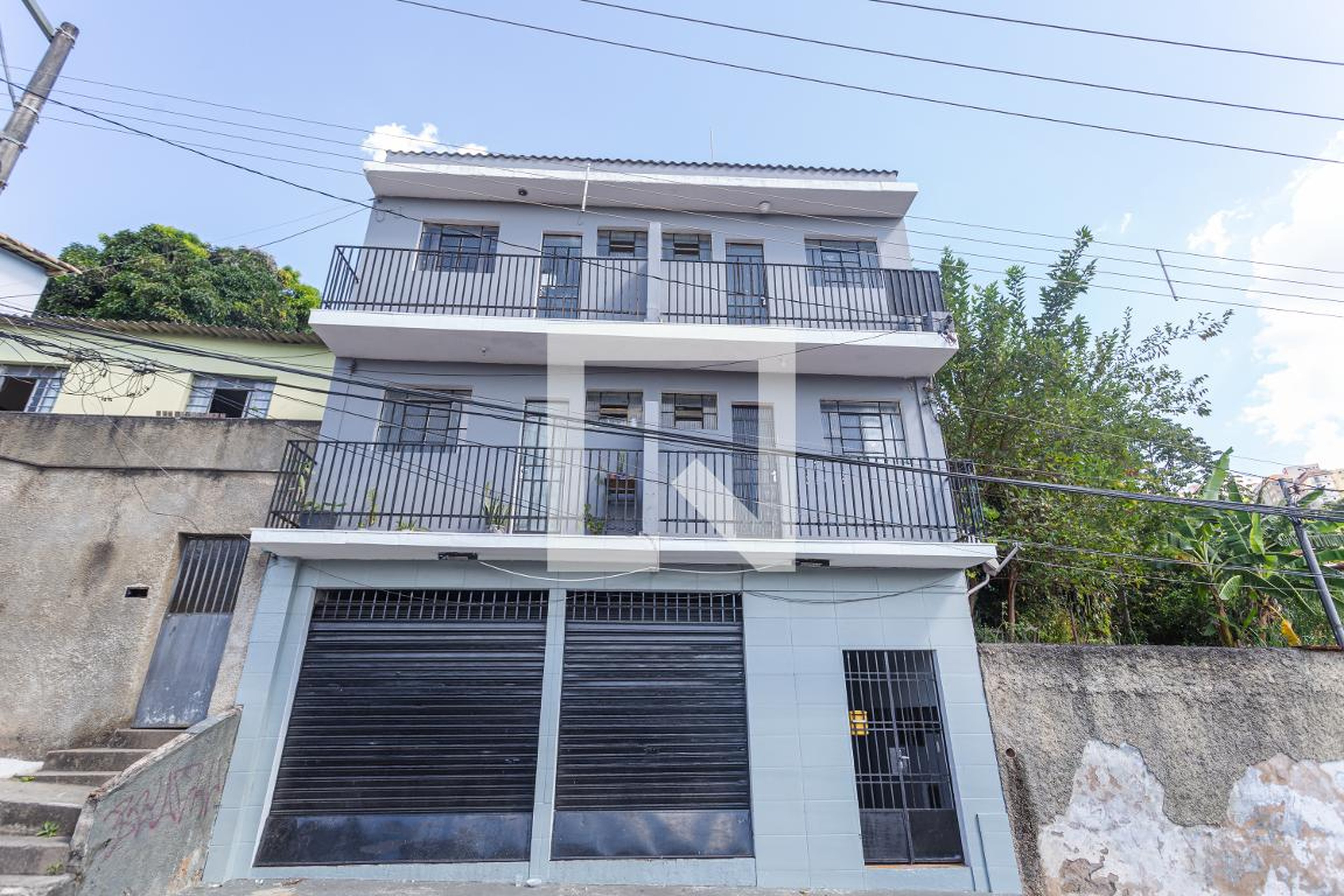 Fachada Condomínio em Rua Castelo Novo, 10