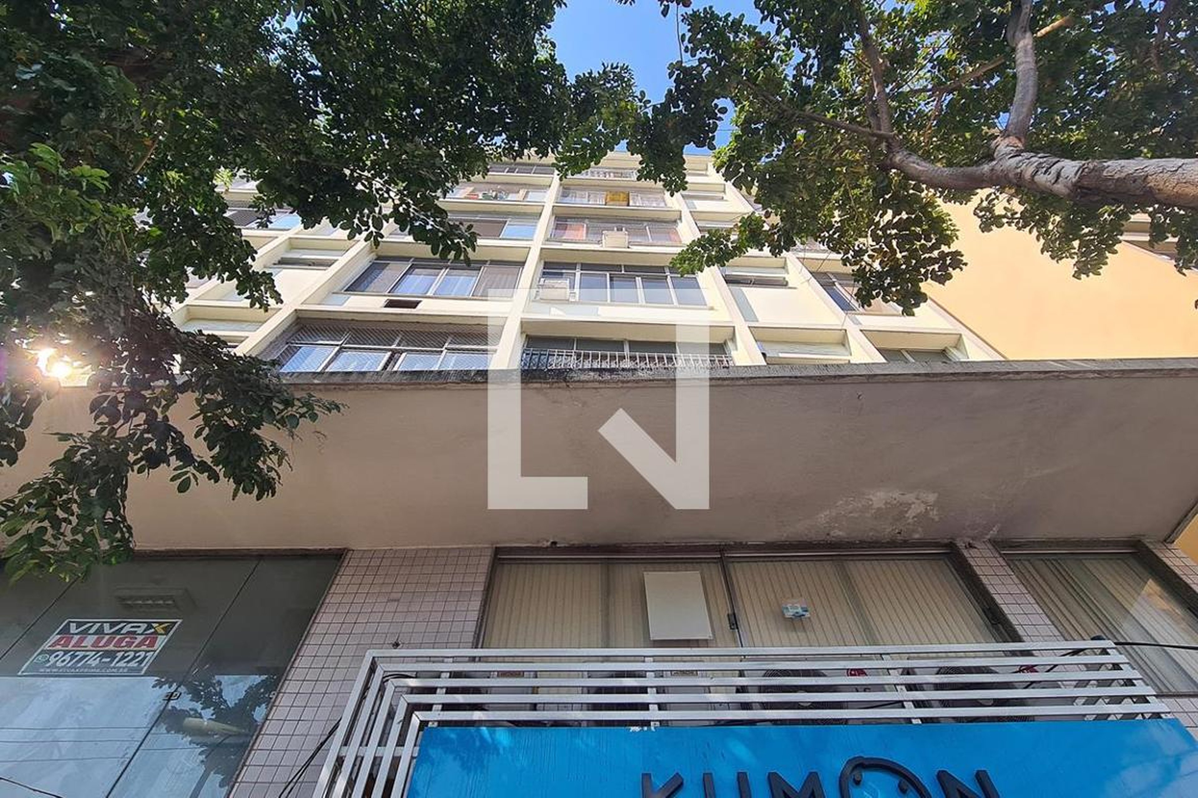 Fachada do Condomínio Edifício Clarice