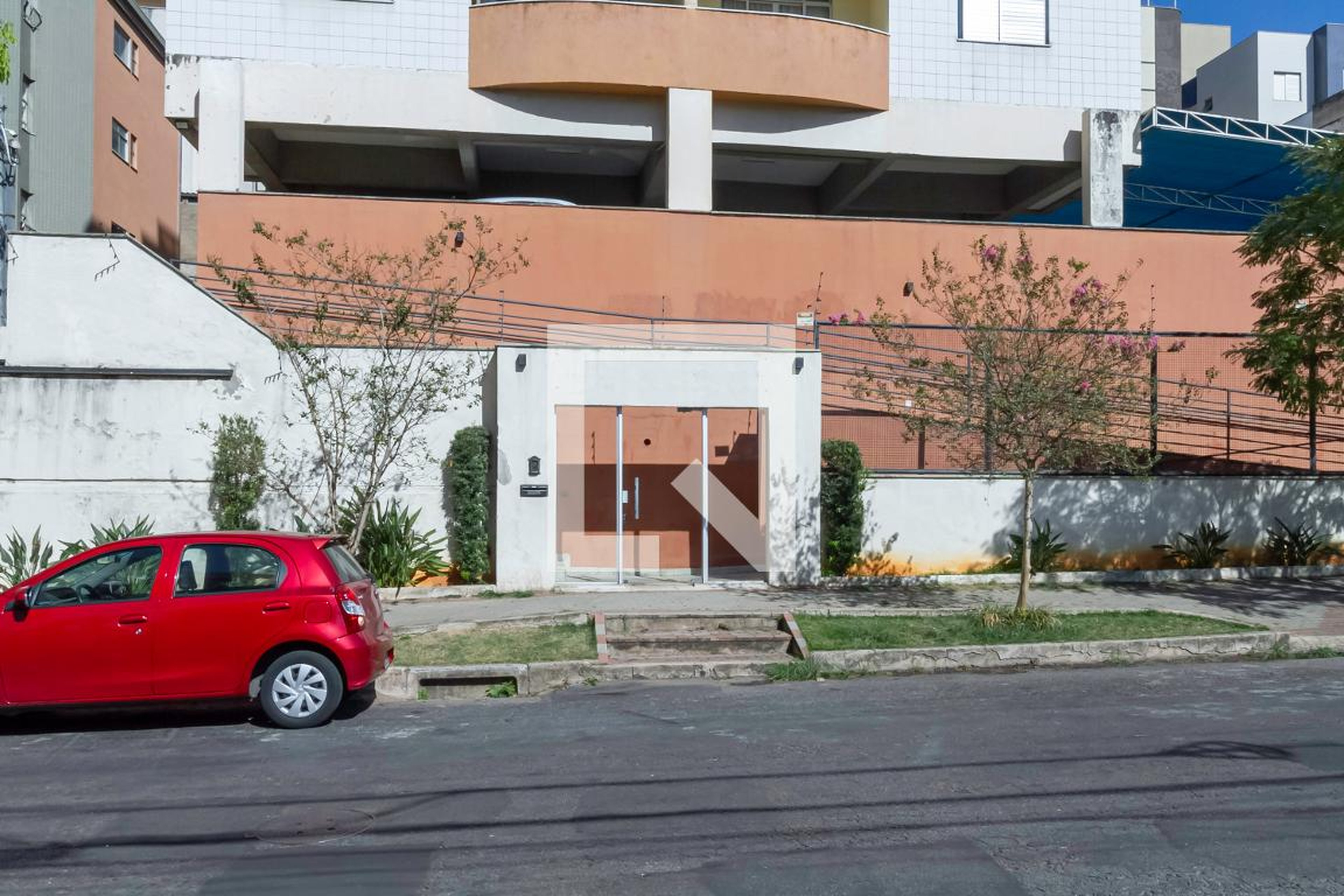 Fachada Condomínio em Rua Elson Nunes de Souza, 563