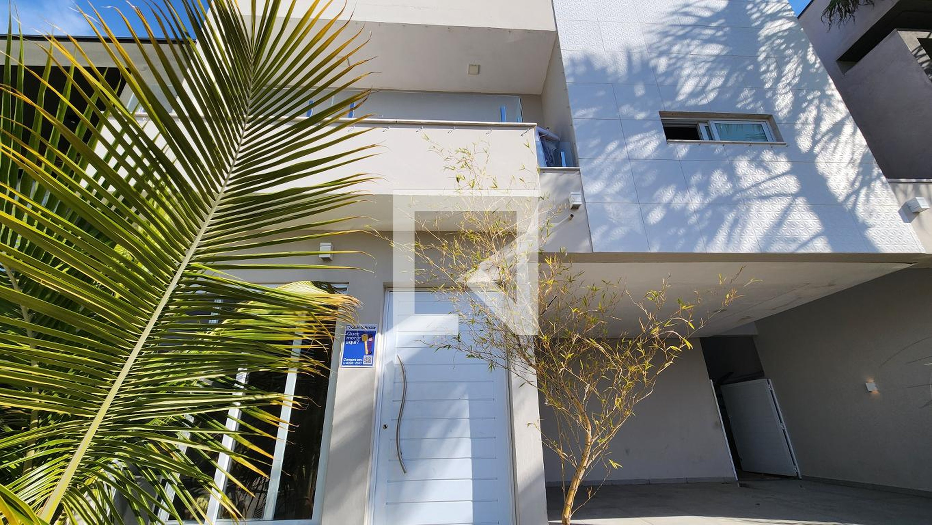 Fachada Condomínio em Rua Tropical, 207