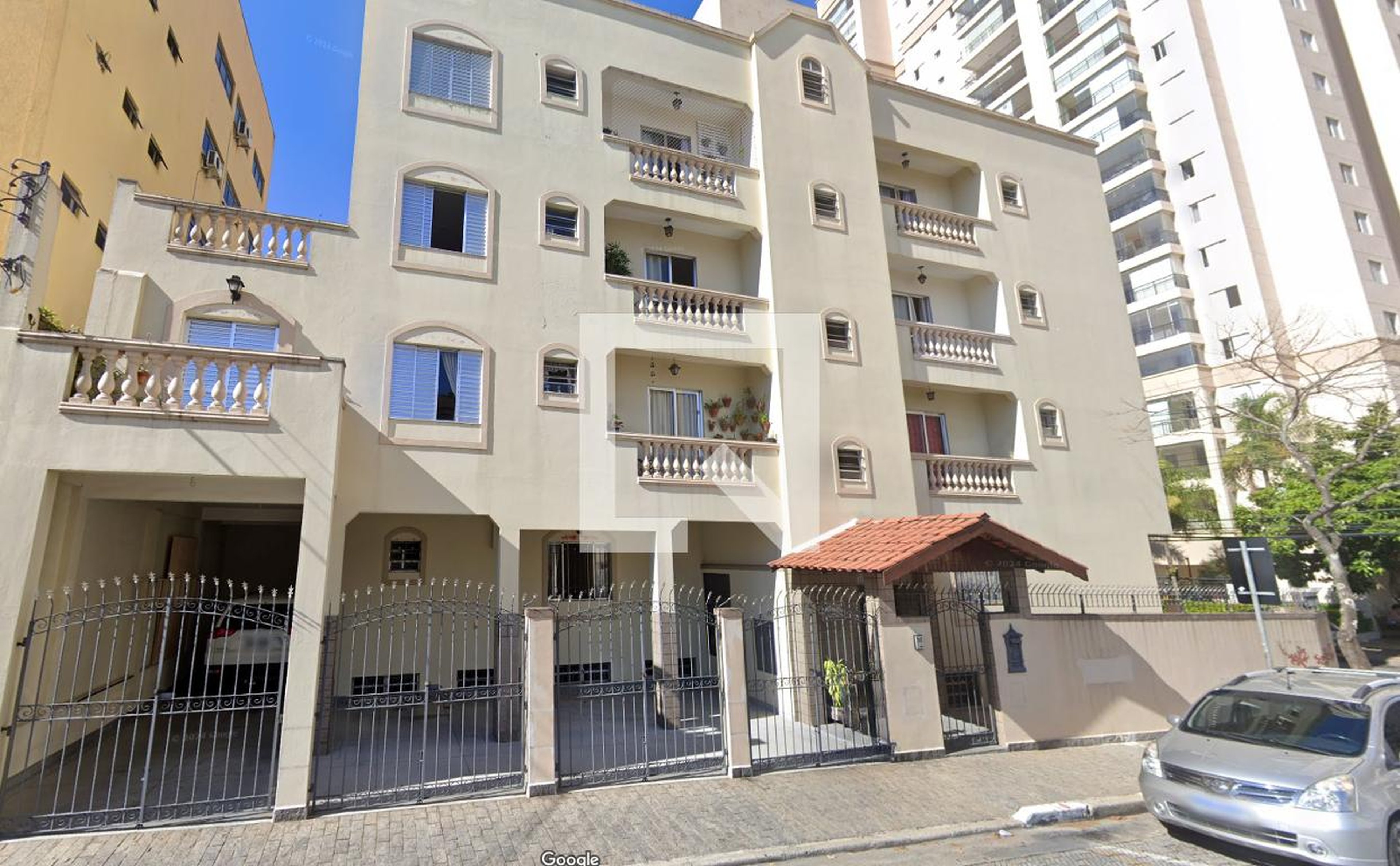 Fachada Condomínio em Rua Luiz Turri, 26