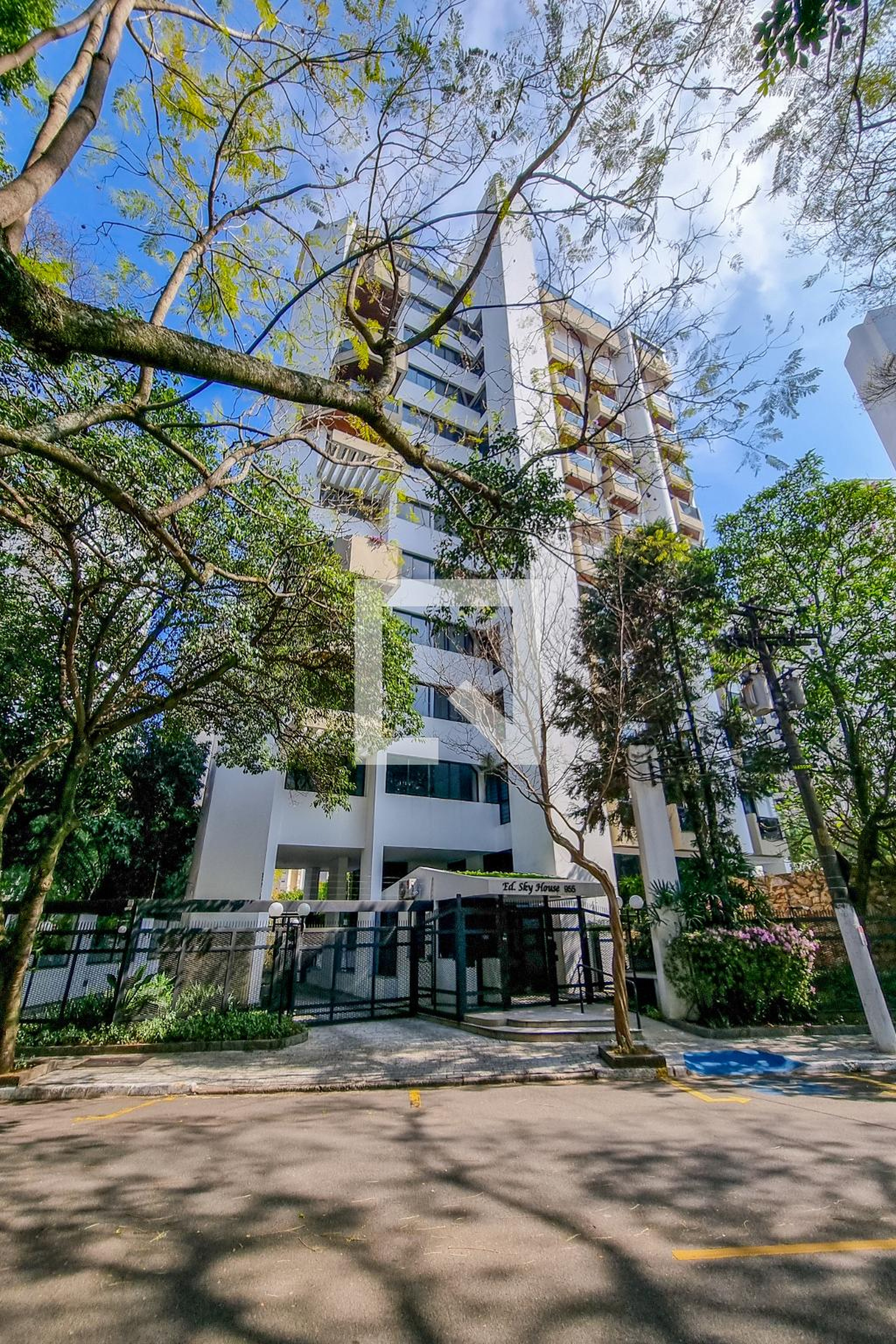 Fachada Condomínio Sky House