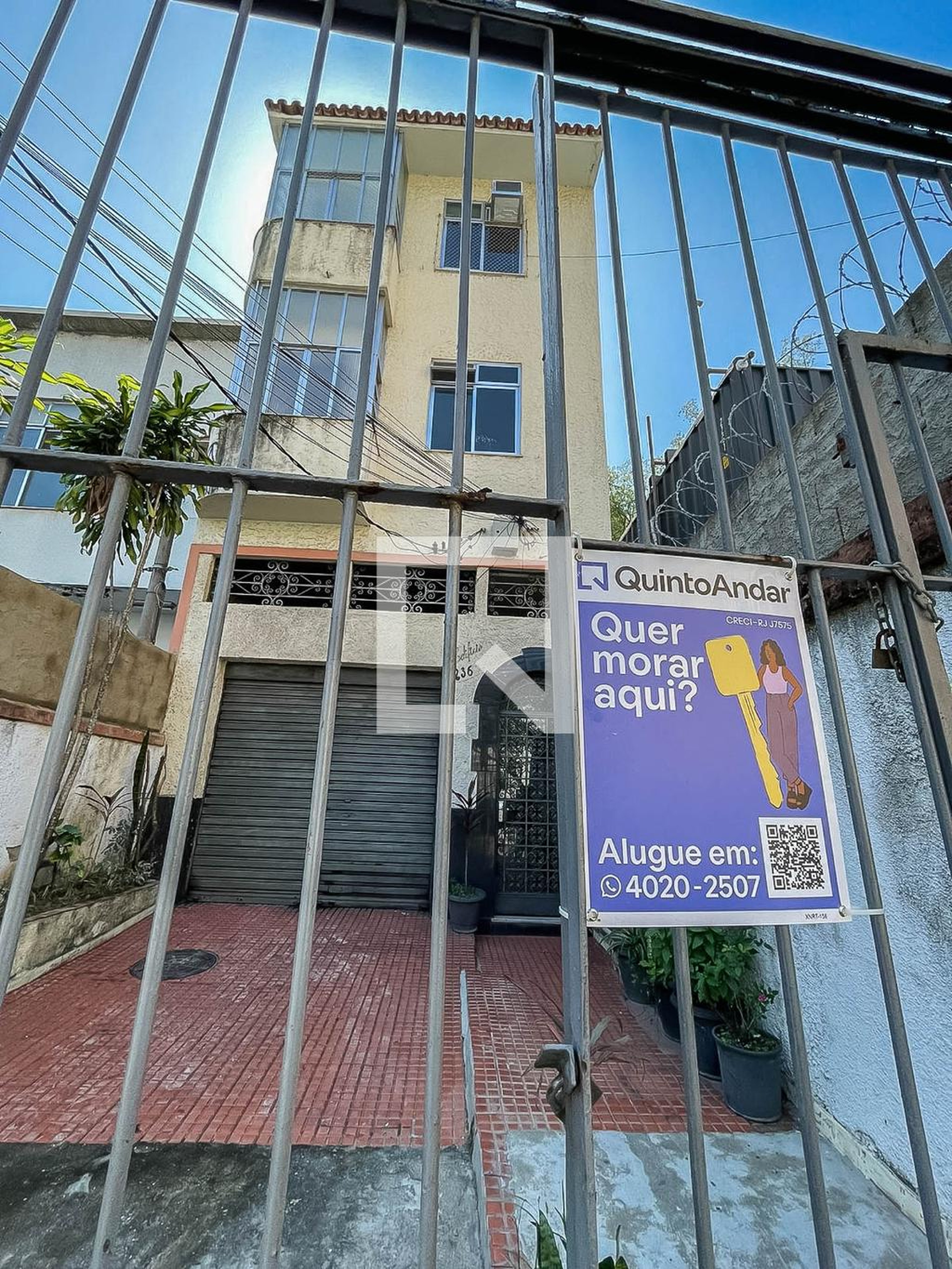 Fachada Condomínio em R. Itapiru, 1236