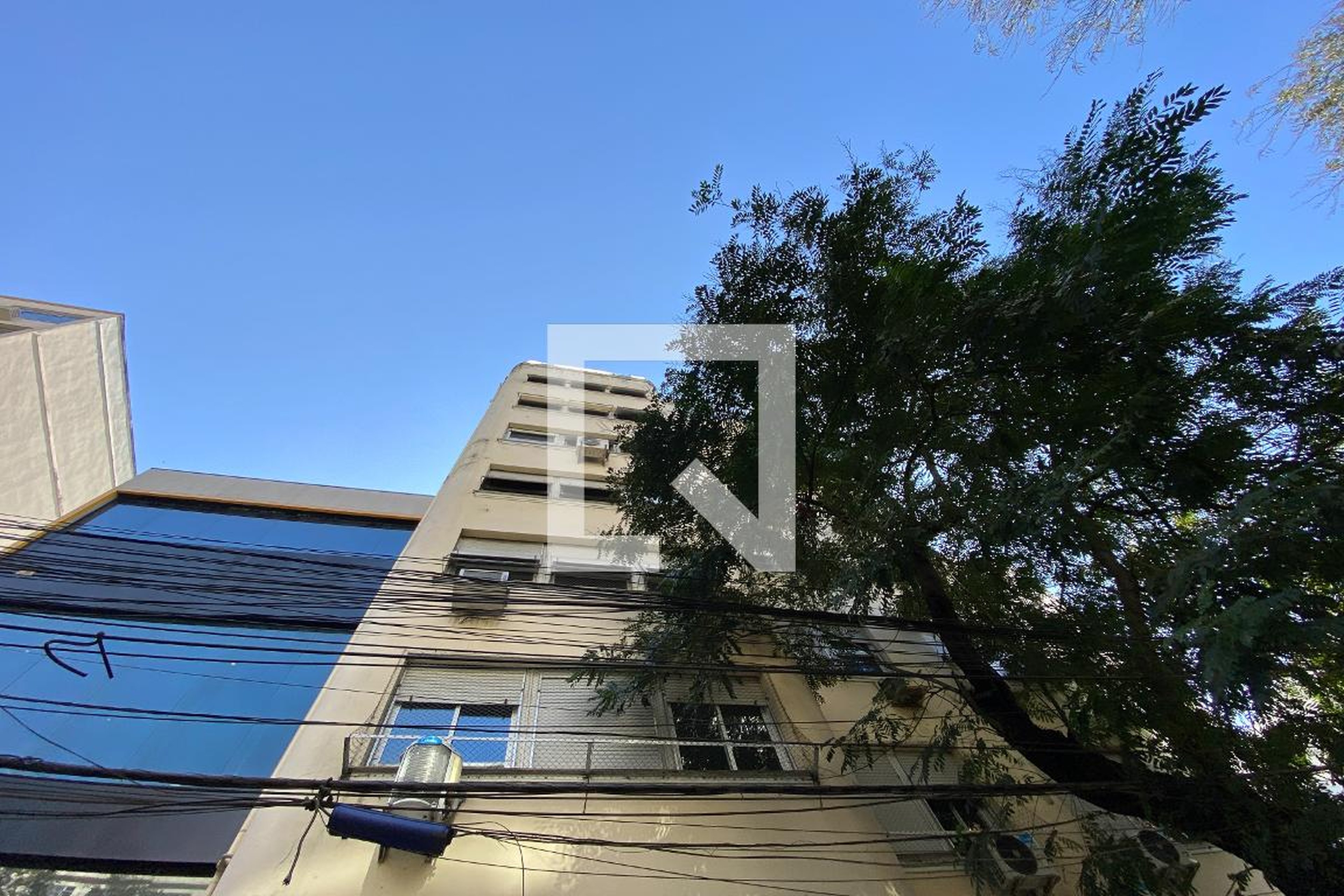 Fachada Condomínio em Rua das Laranjeiras, 350