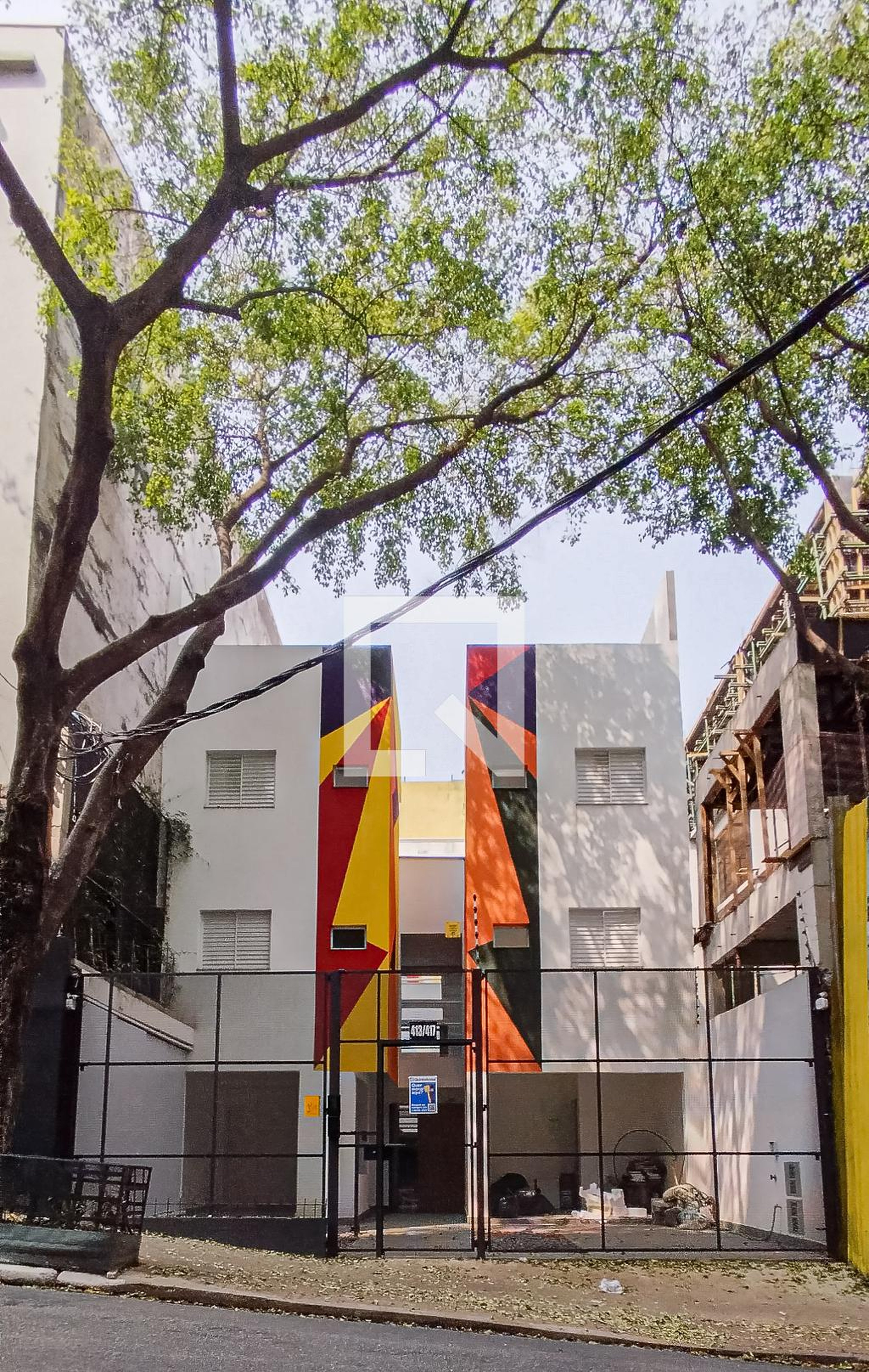 Fachada Condomínio em Rua Manoel Dutra, 413