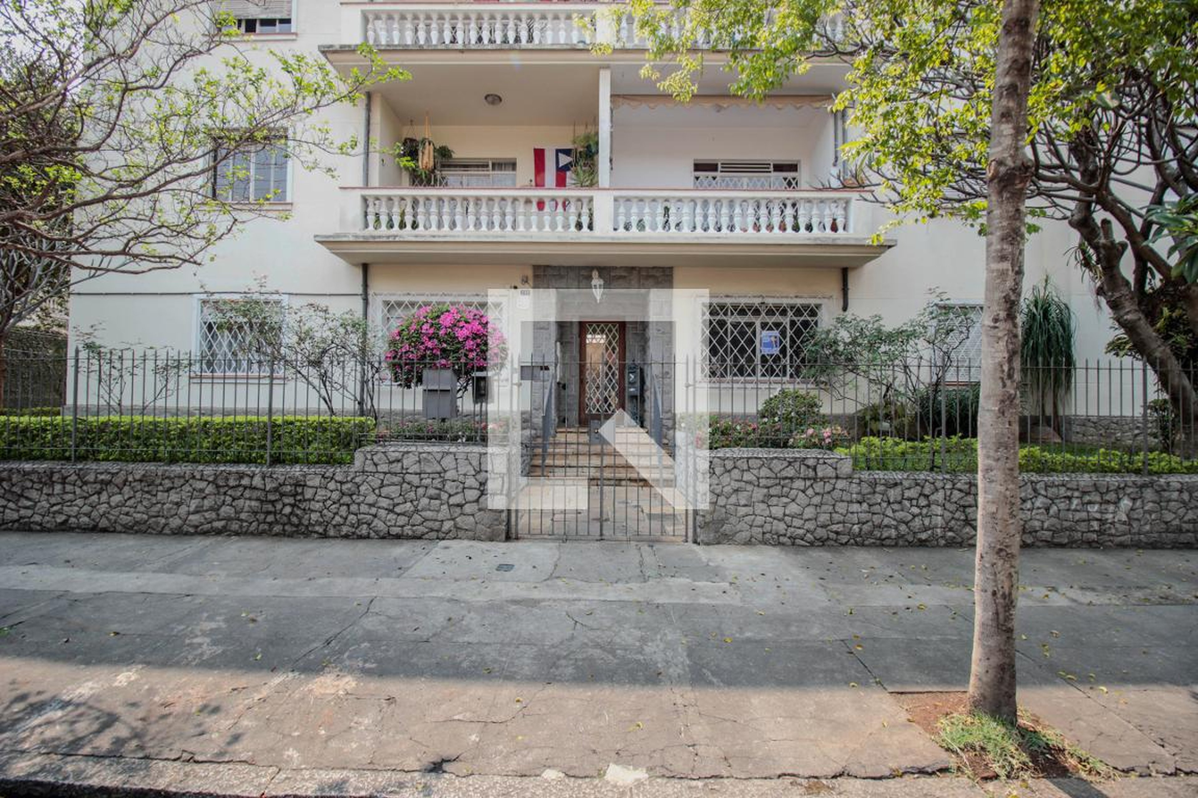 Fachada Condomínio em Rua Antônio Bicudo, 238