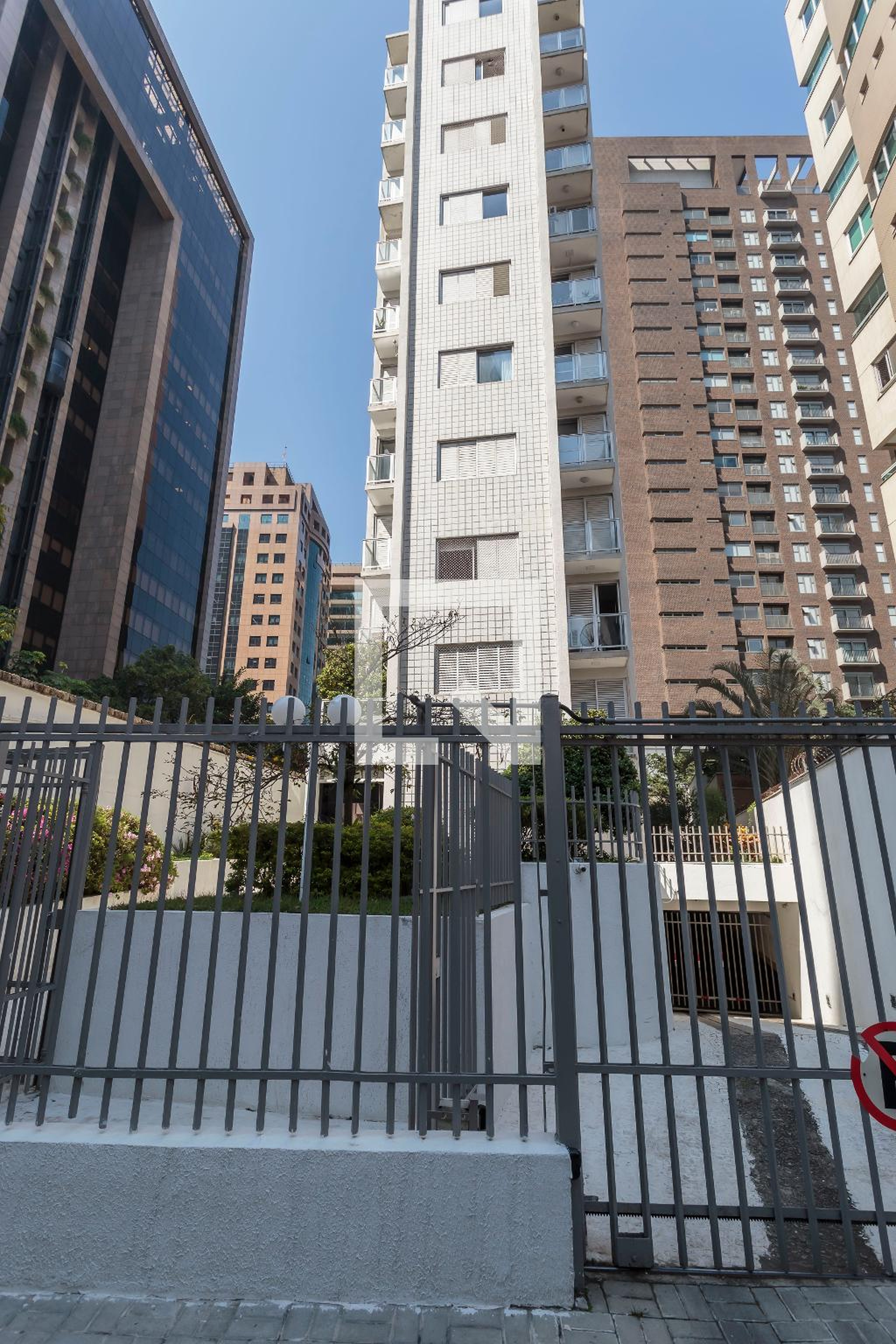 Fachada Condomínio em Rua Benedito Lapi, 130