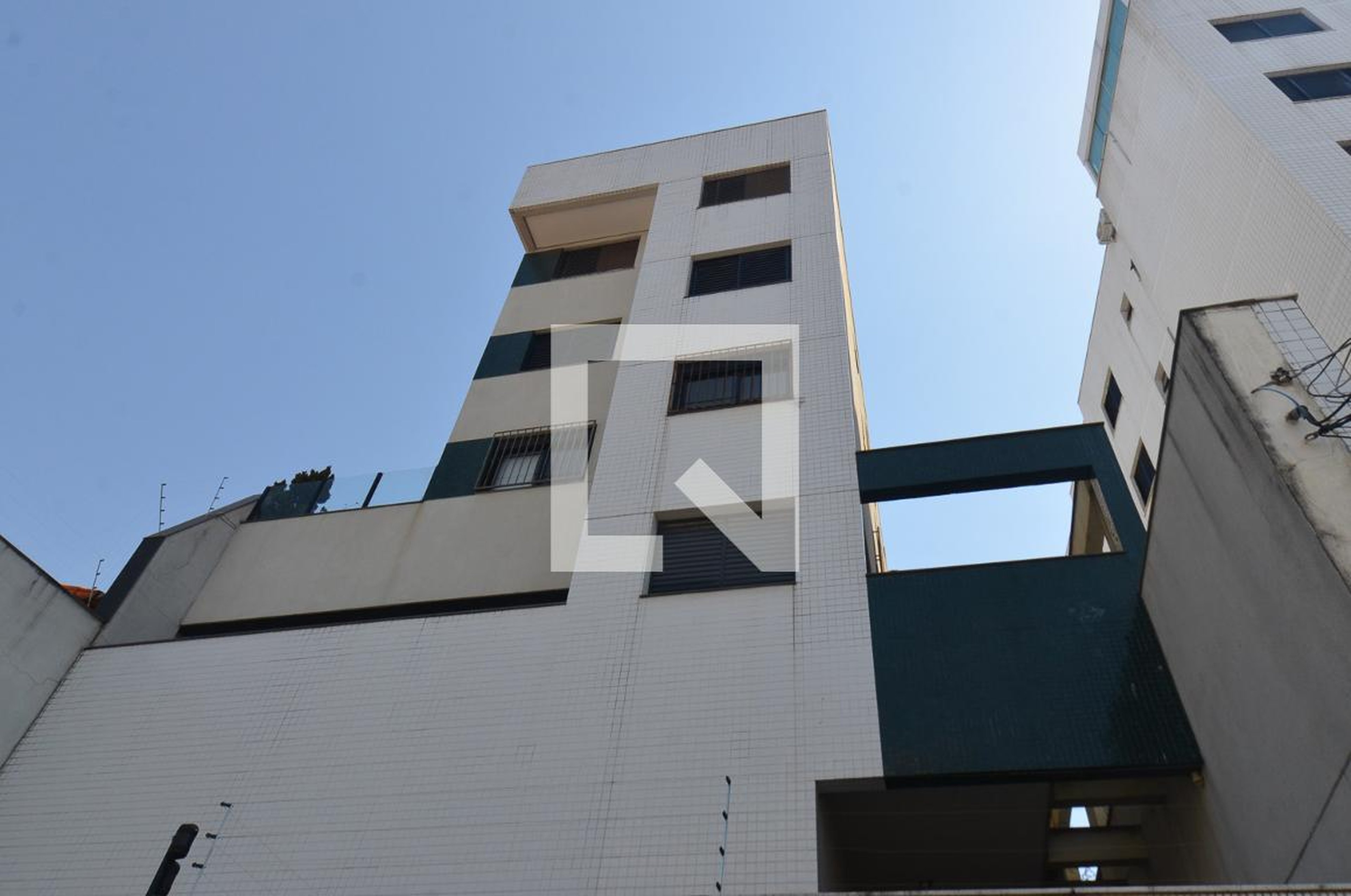 Fachada Condomínio em Rua Soares de Araújo, 287