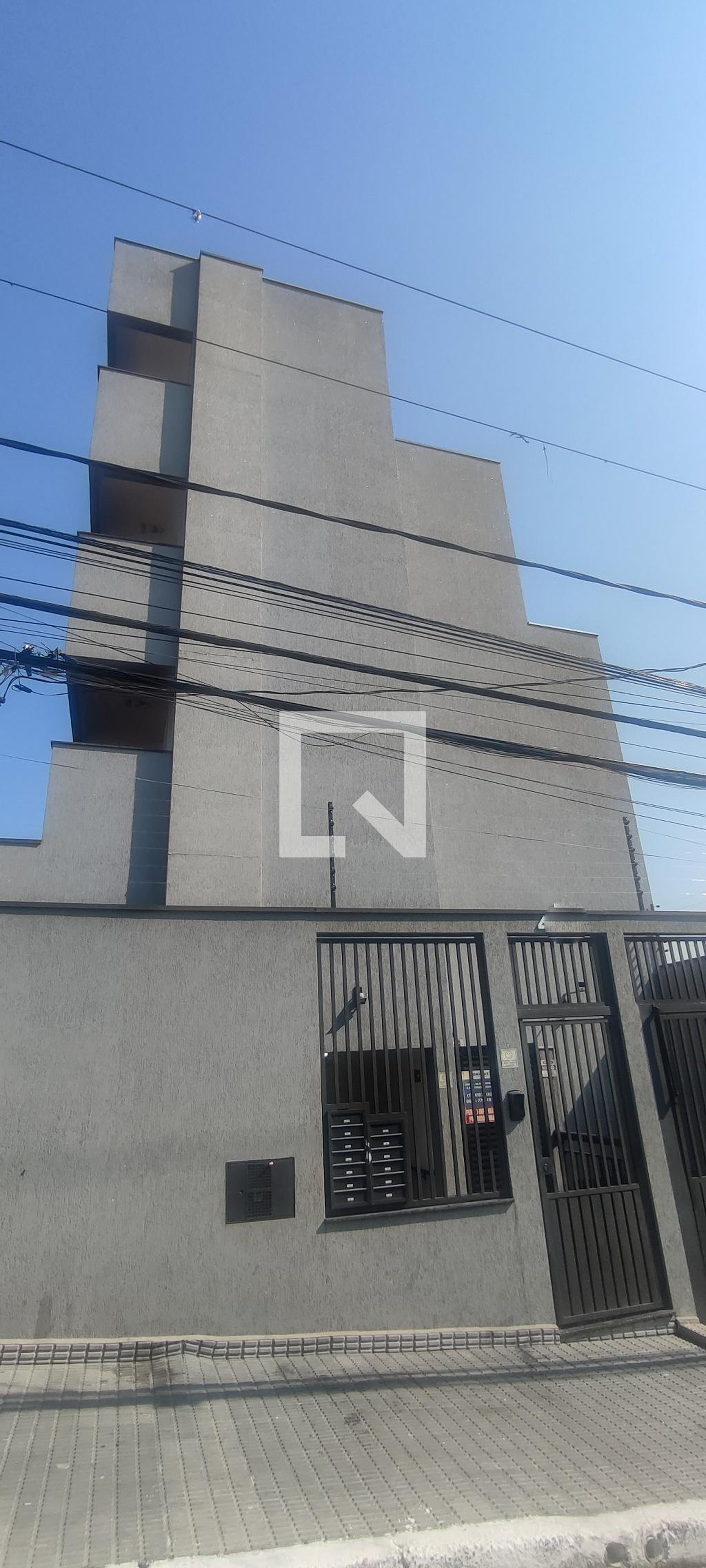 Fachada Condomínio em Rua Arraial de Catas Altas, 445