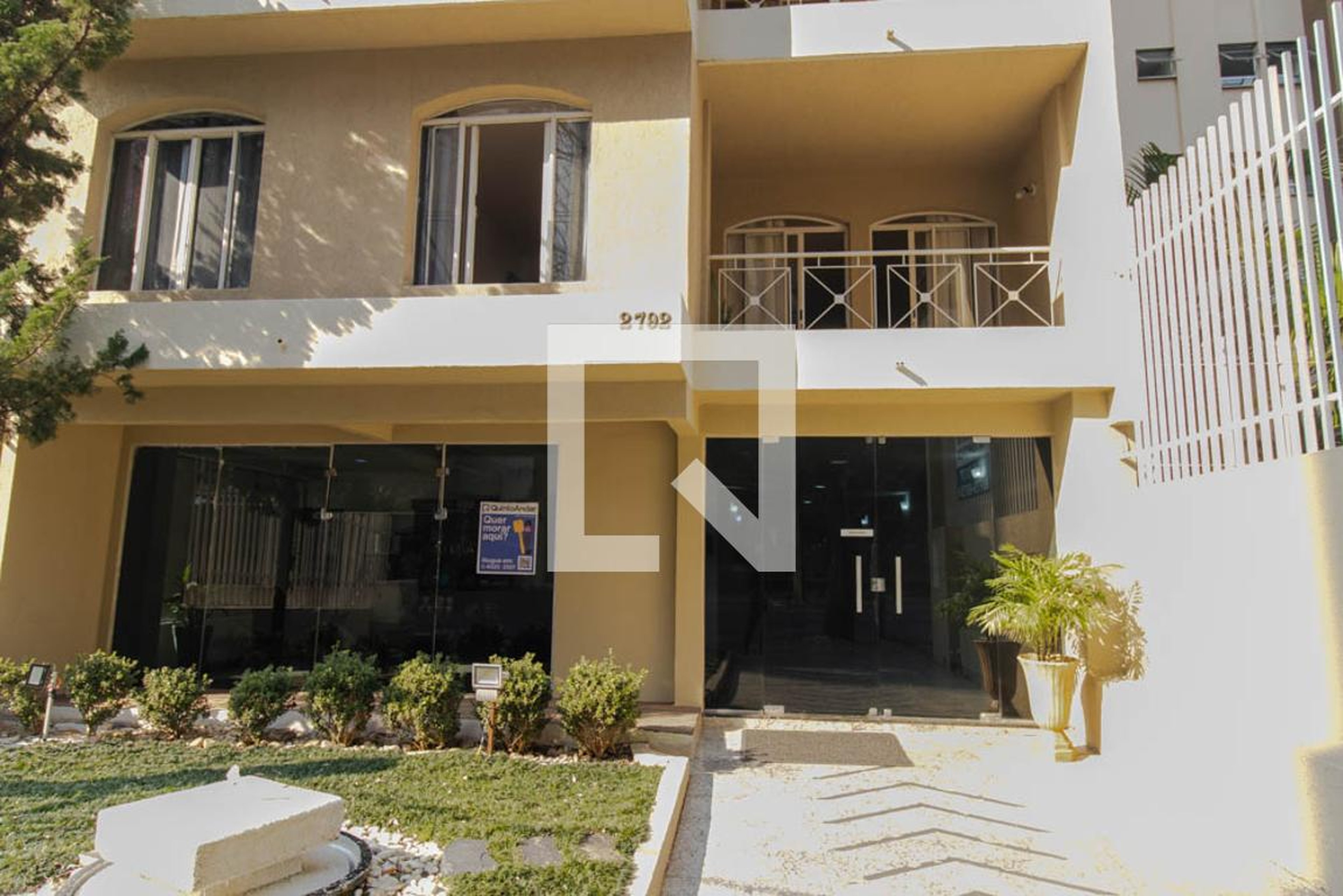 Fachada Condomínio em Rua Alferes Ângelo Sampaio, 2790