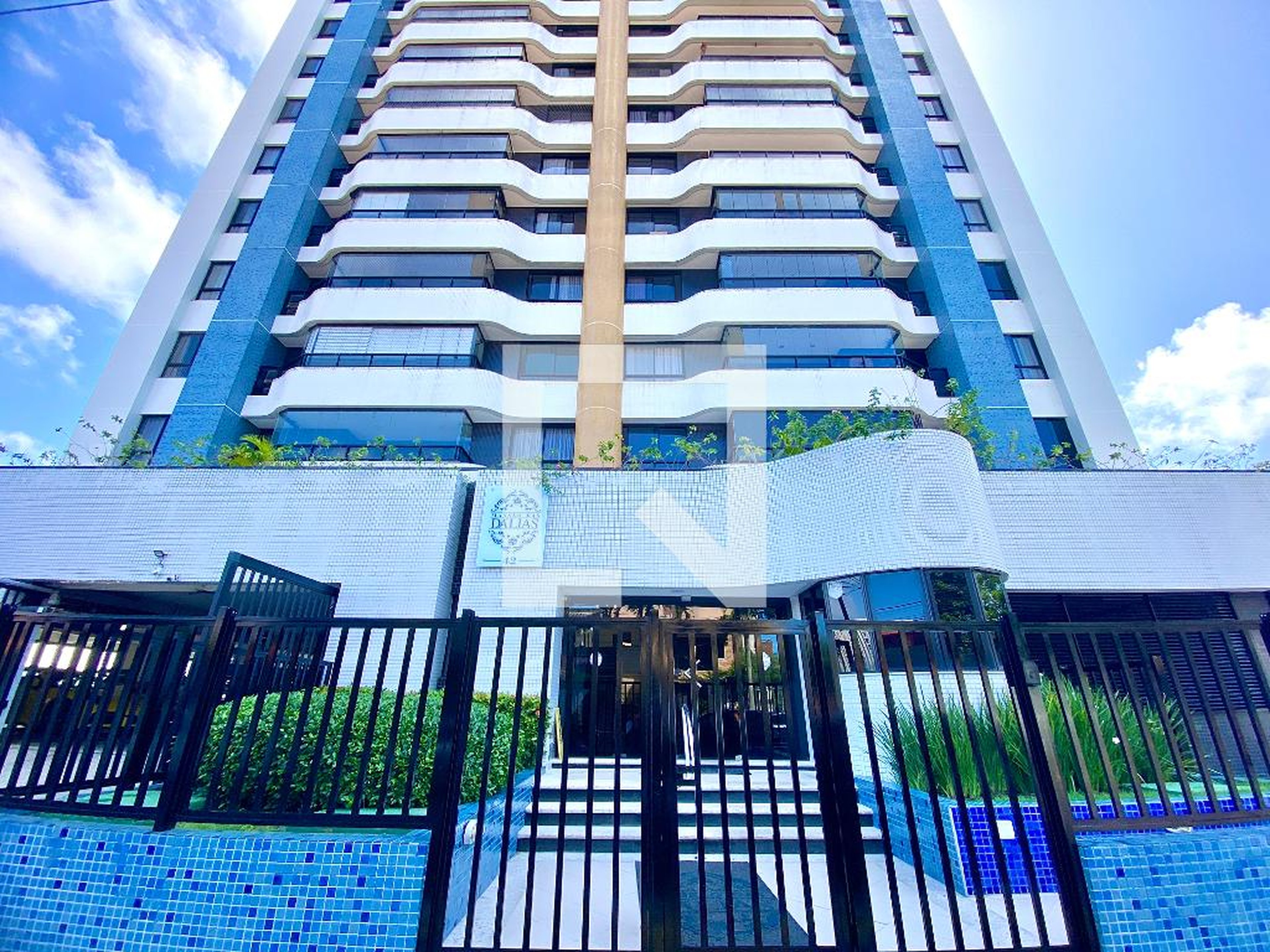 Fachada Condomínio em Rua das Dálias, 42