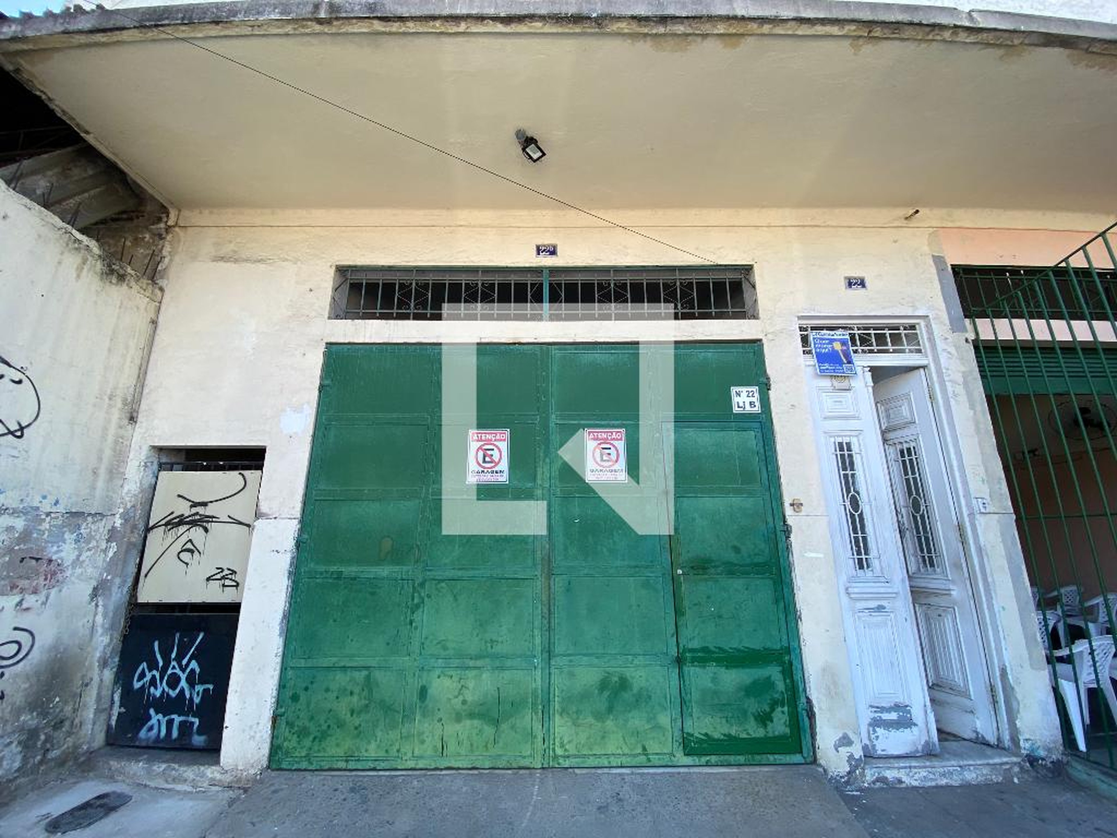 Fachada Condomínio em Rua Maria Benjamin, 22