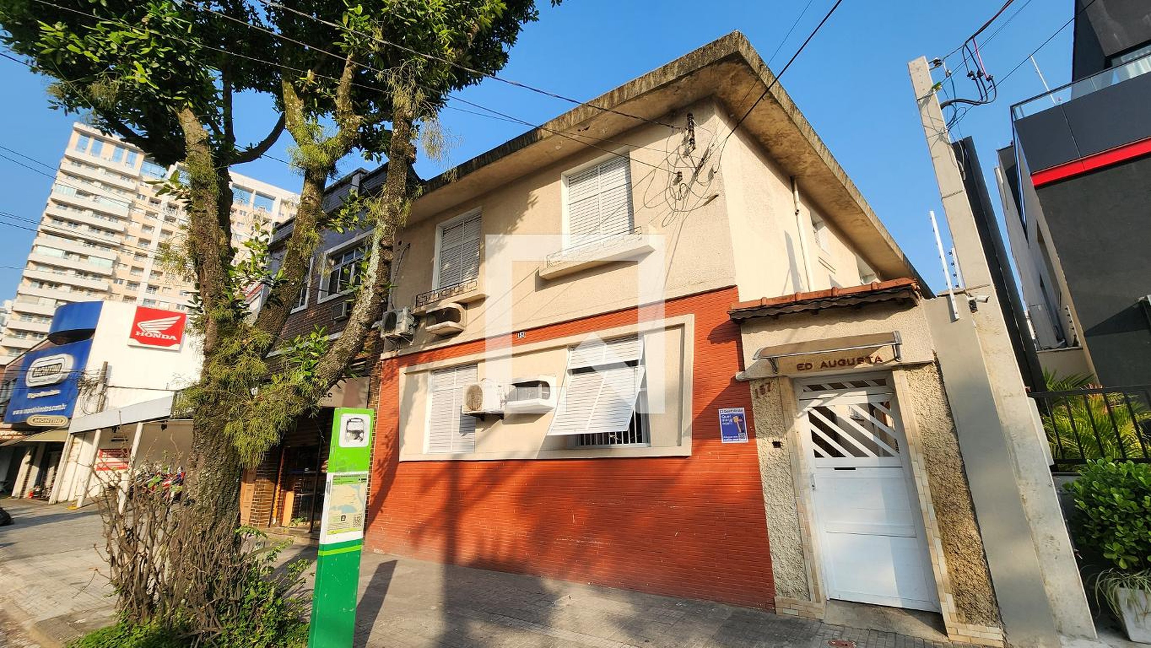 Fachada Condomínio em Rua Carvalho de Mendonça, 157