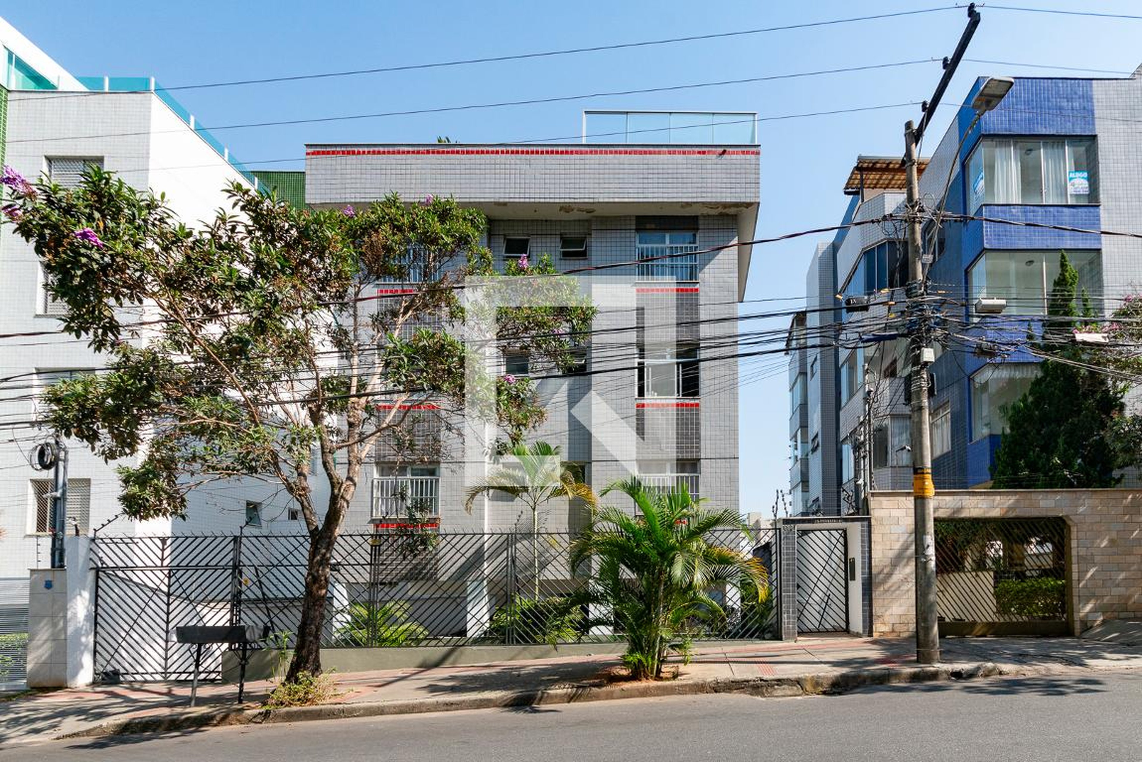 Fachada Condomínio em Rua Tereza Mota Valadares, 690