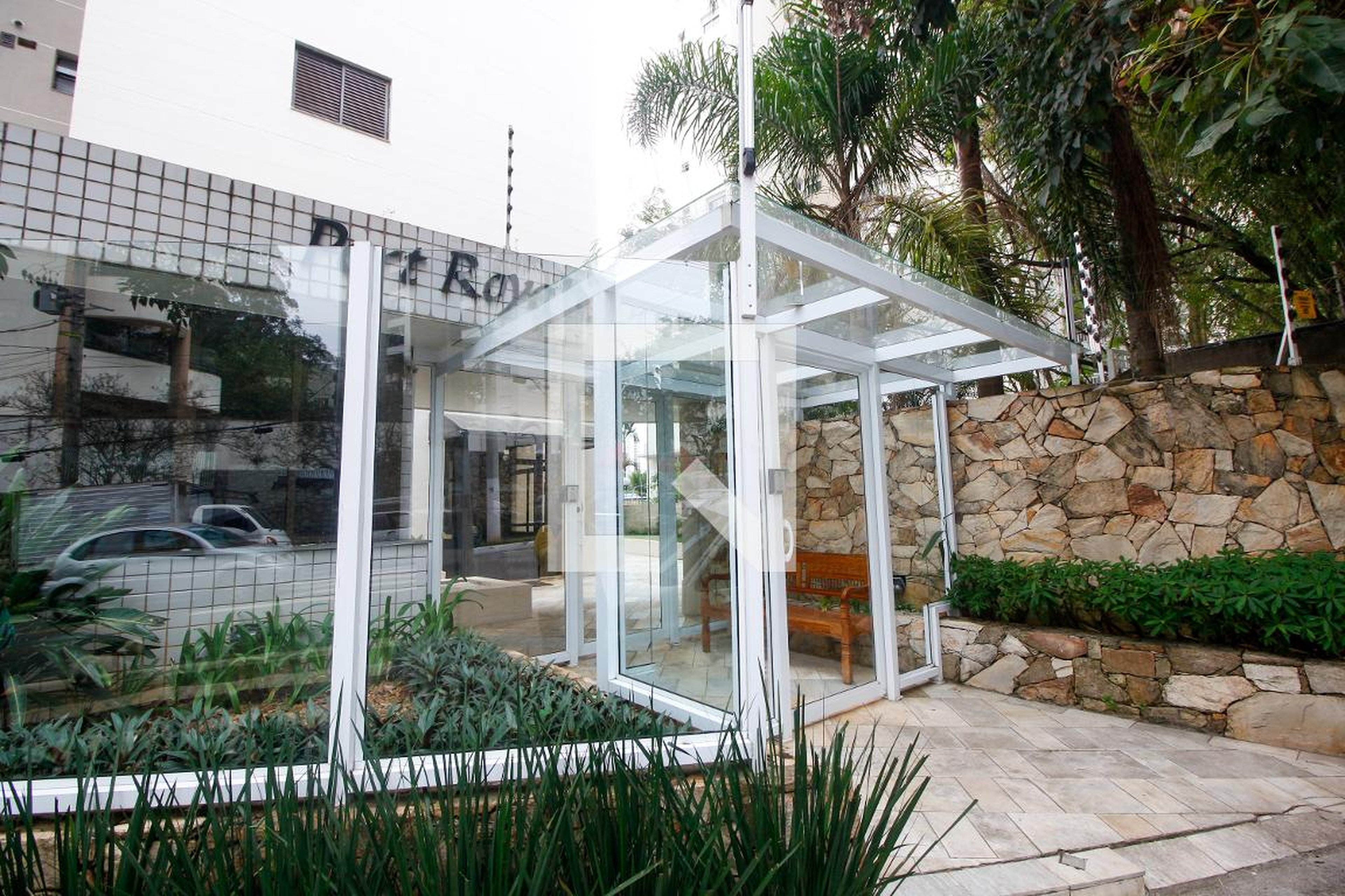 Fachada do Prédio Condomínio Port Royal 300