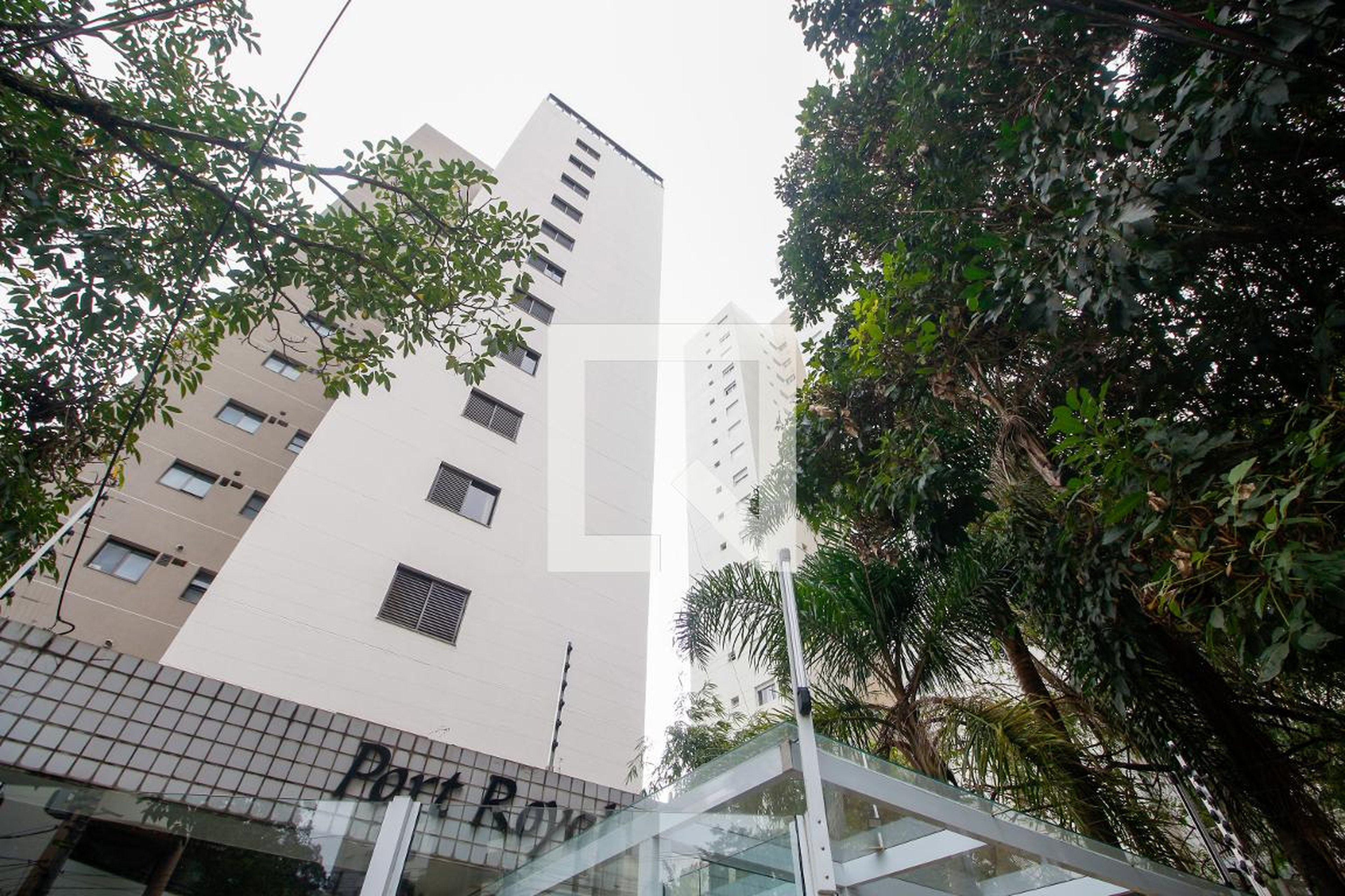 Fachada Condomínio Port Royal 300