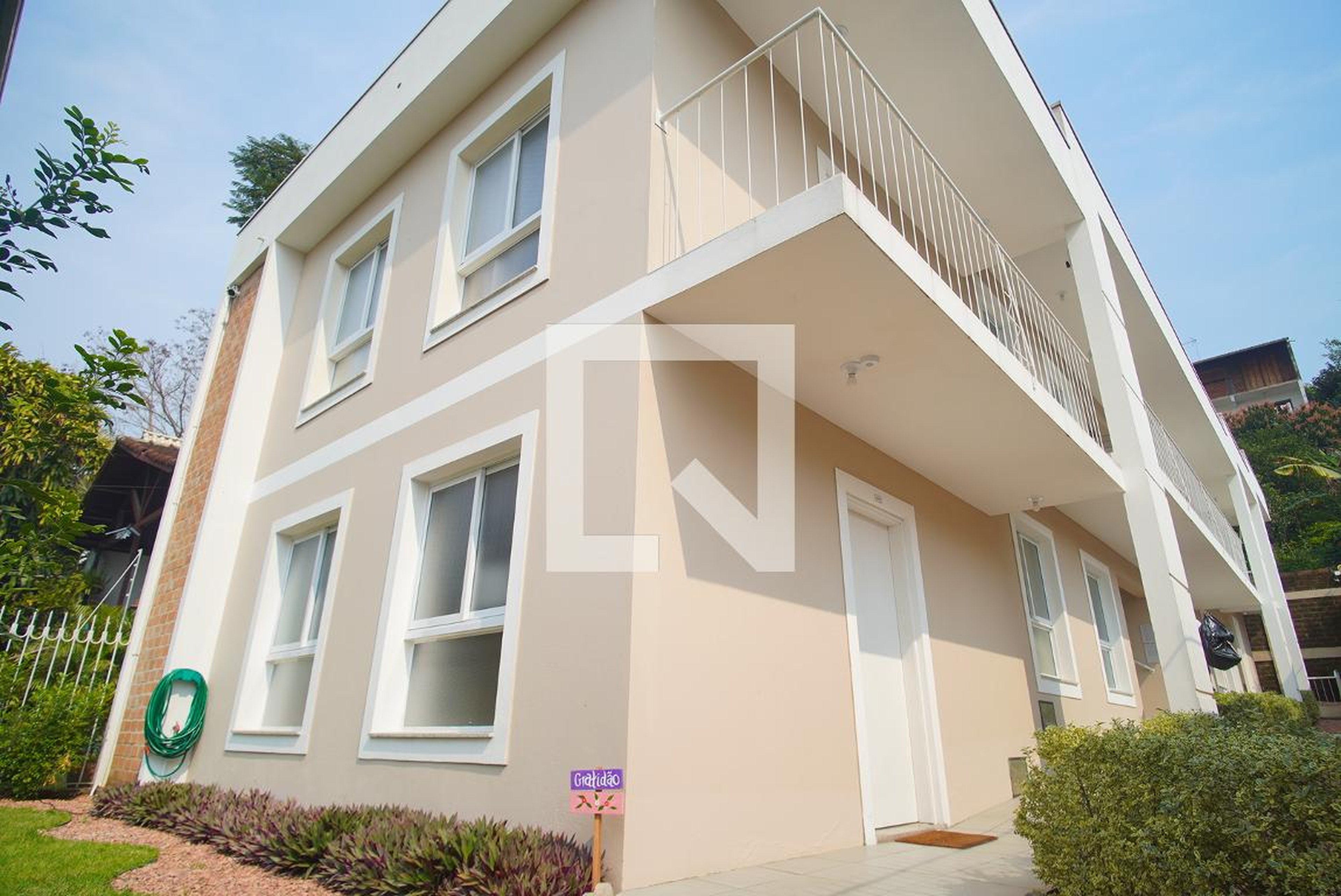 Fachada Condomínio em Rua Caçador, 727