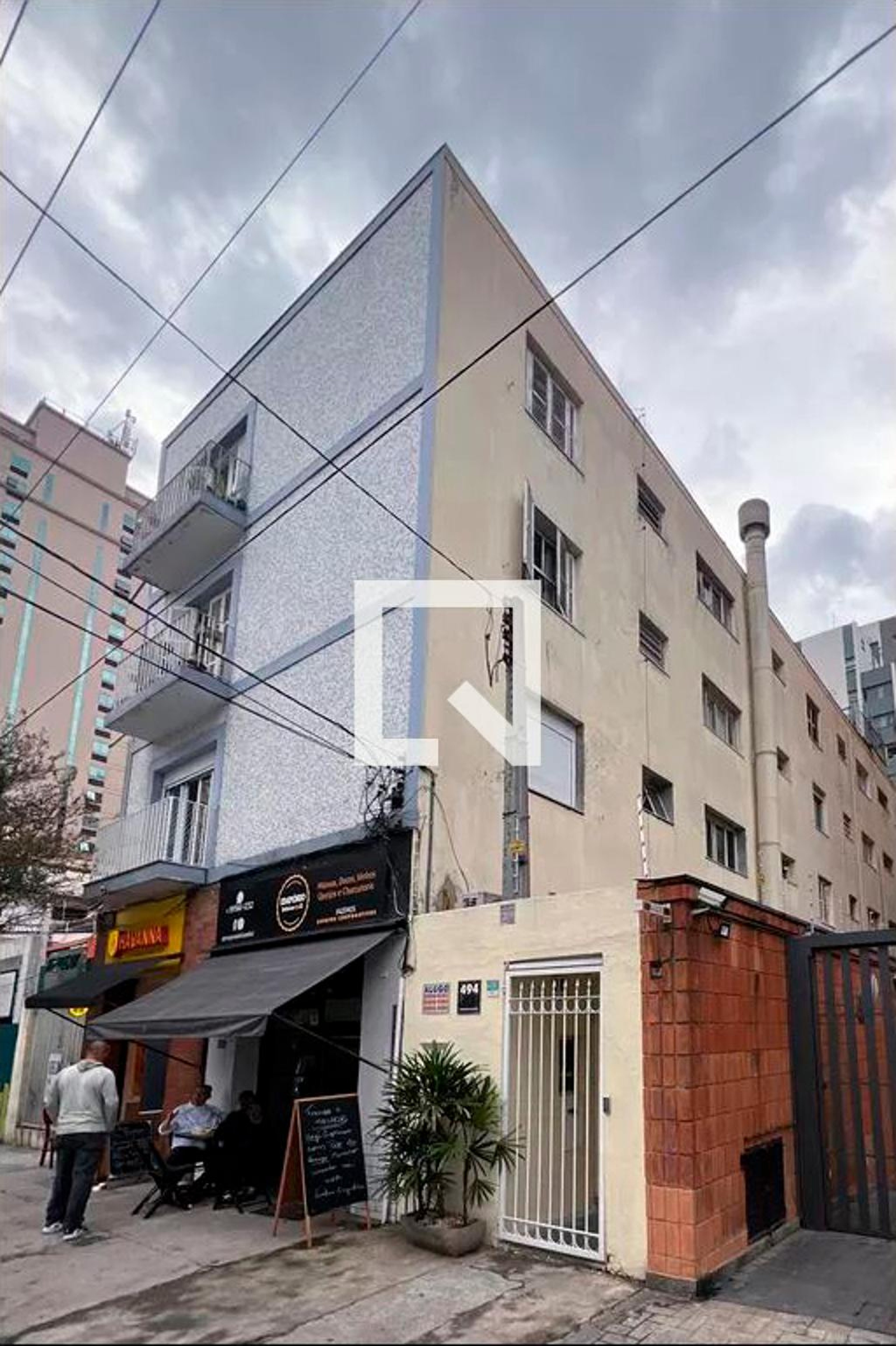 Fachada Condomínio em Rua Pedroso Alvarenga, 494