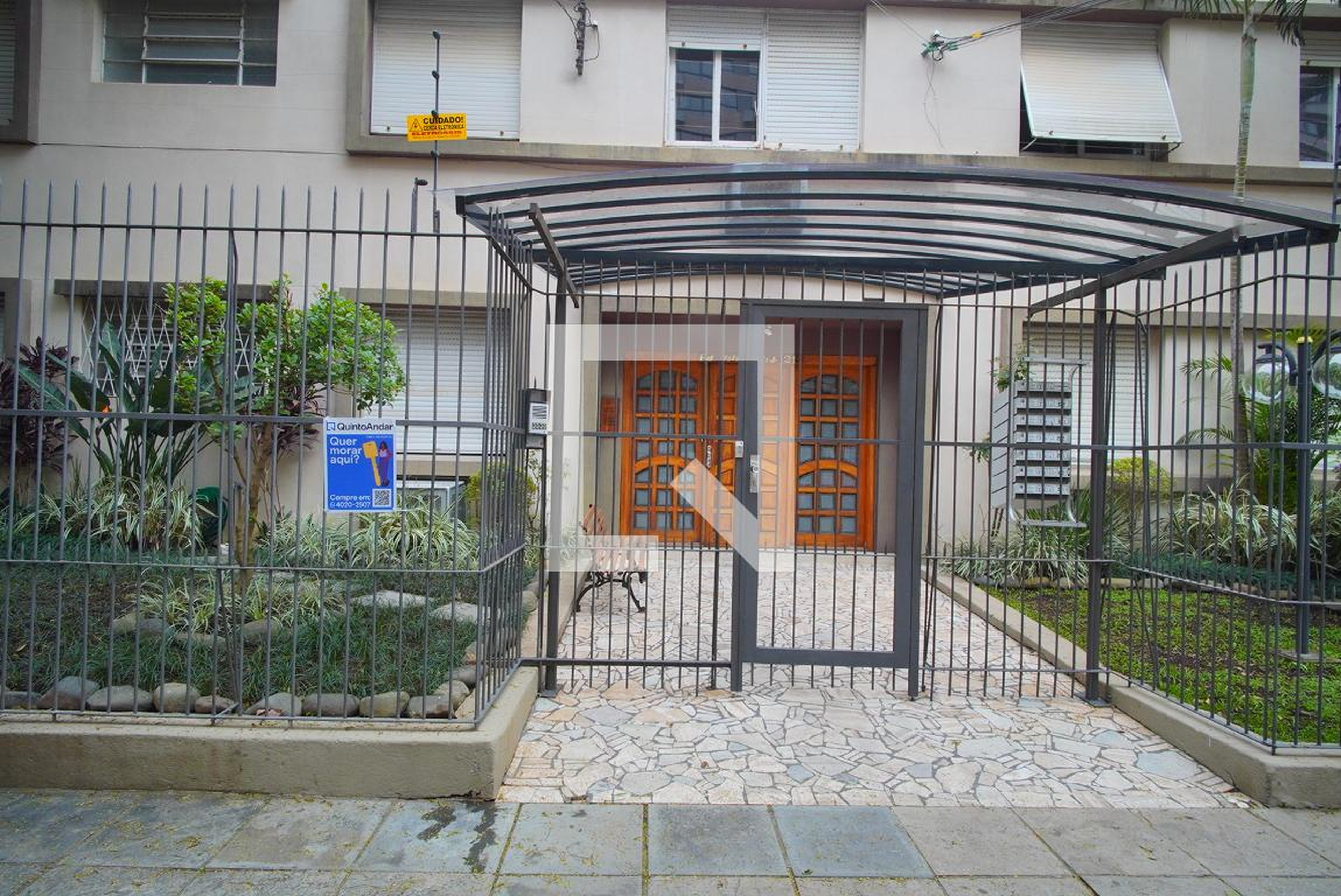 Fachada Condomínio em Rua Coronel Paulino Teixeira, 211