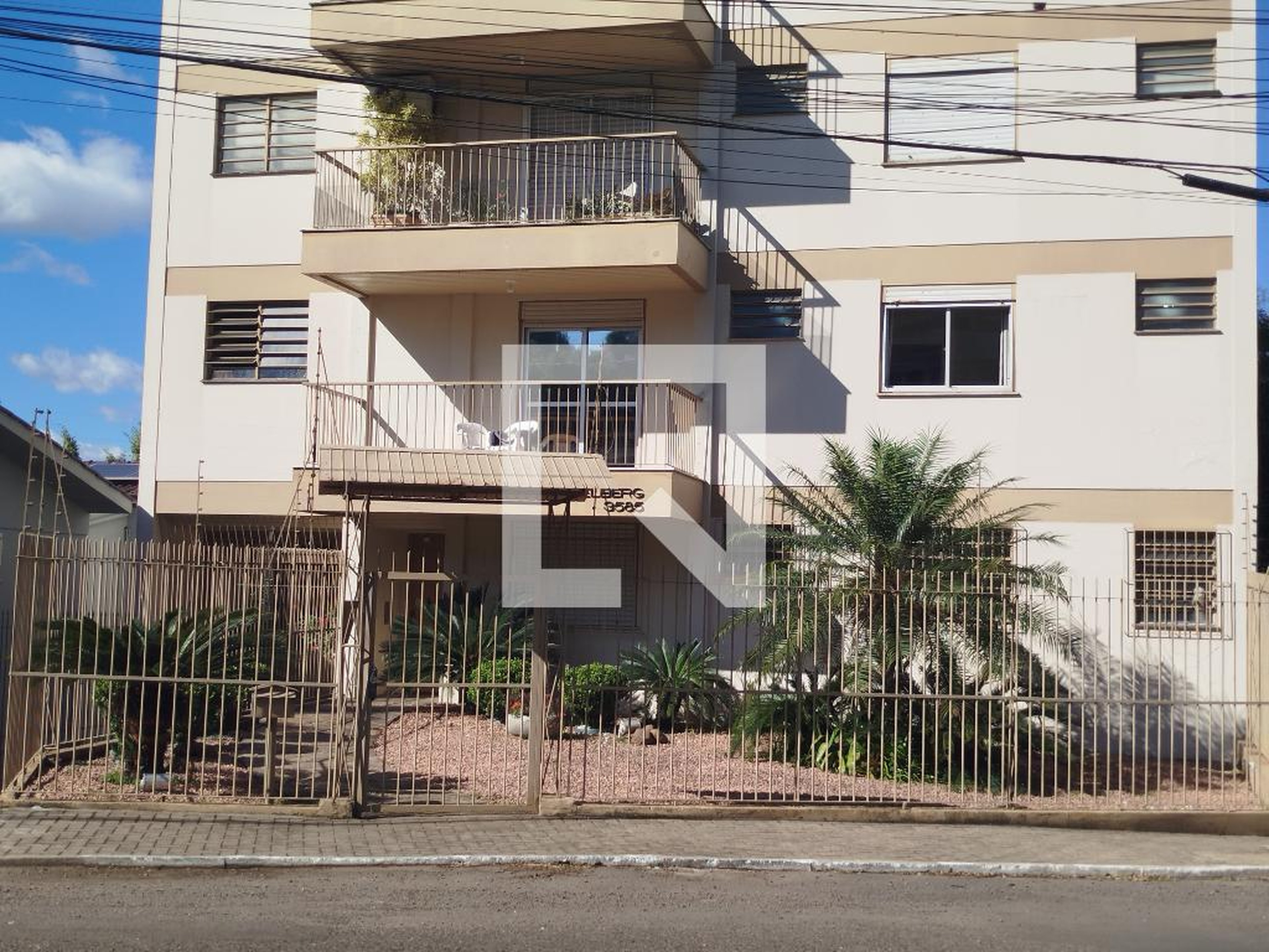 Fachada Condomínio em Rua Bento Gonçalves, 3585