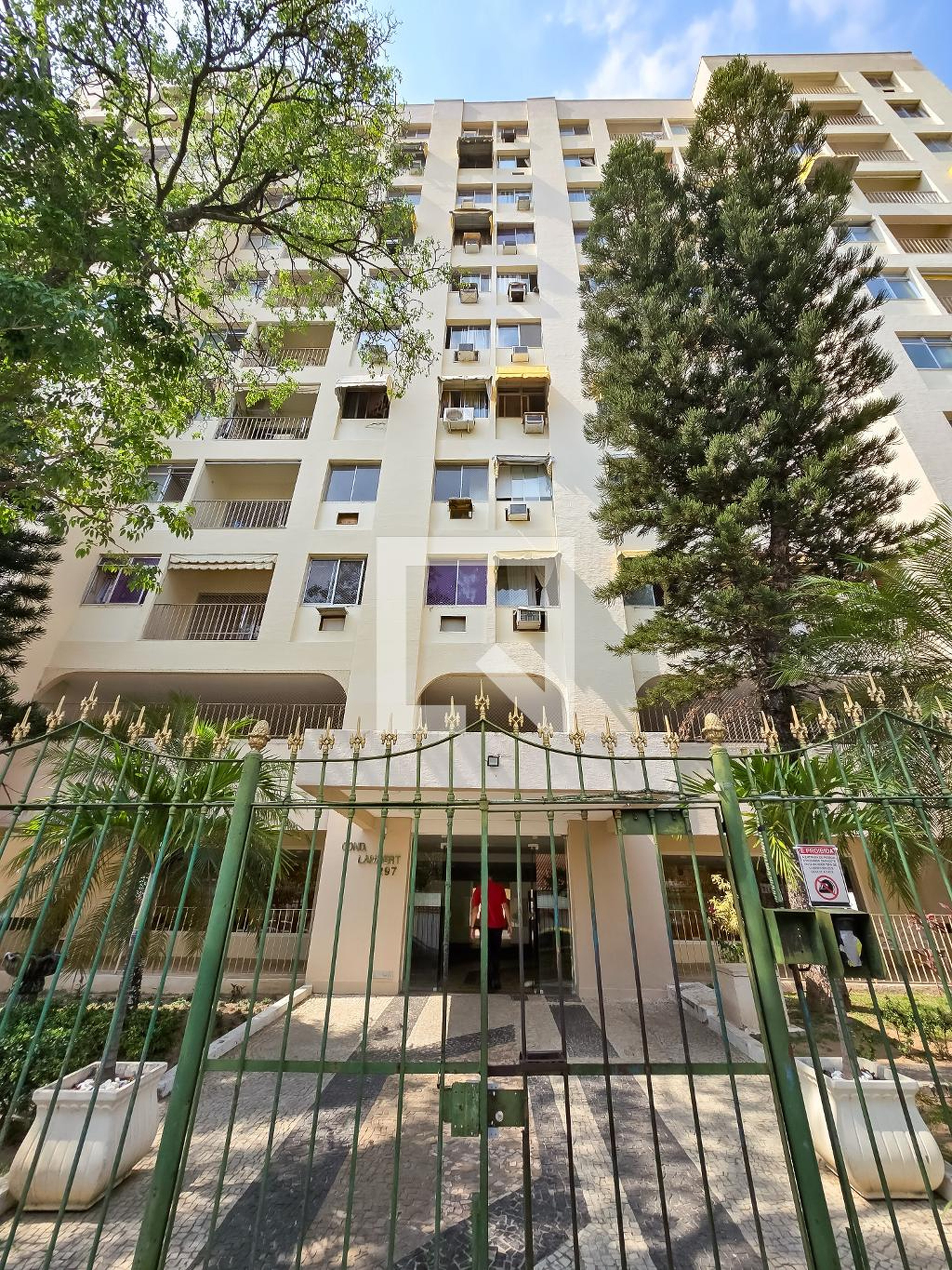 Fachada do Condomínio Edifício Lambert